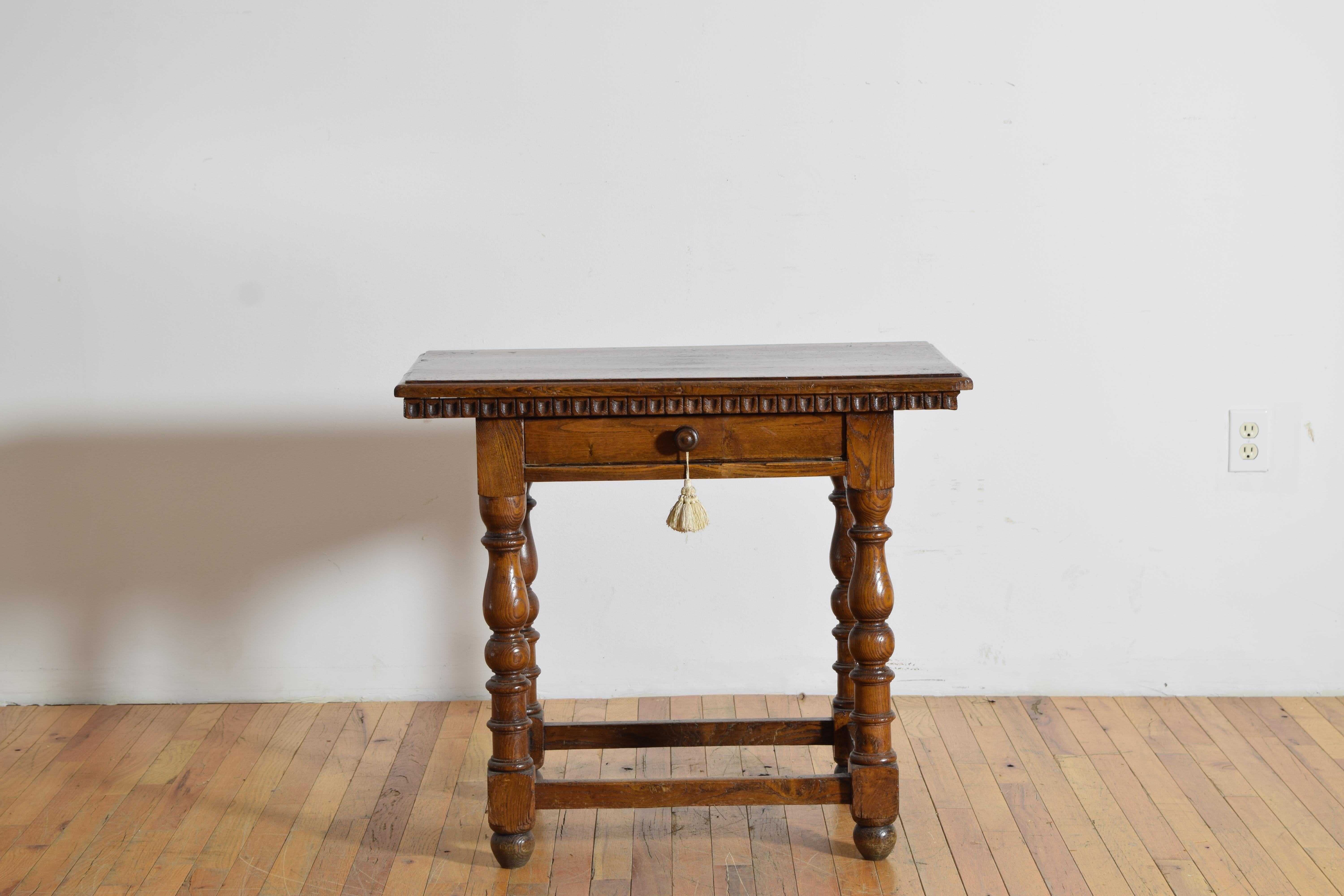 Neobarocco Cassetto a 1 cassetto in rovere tornito in stile barocco italiano, metà del XIX secolo in vendita