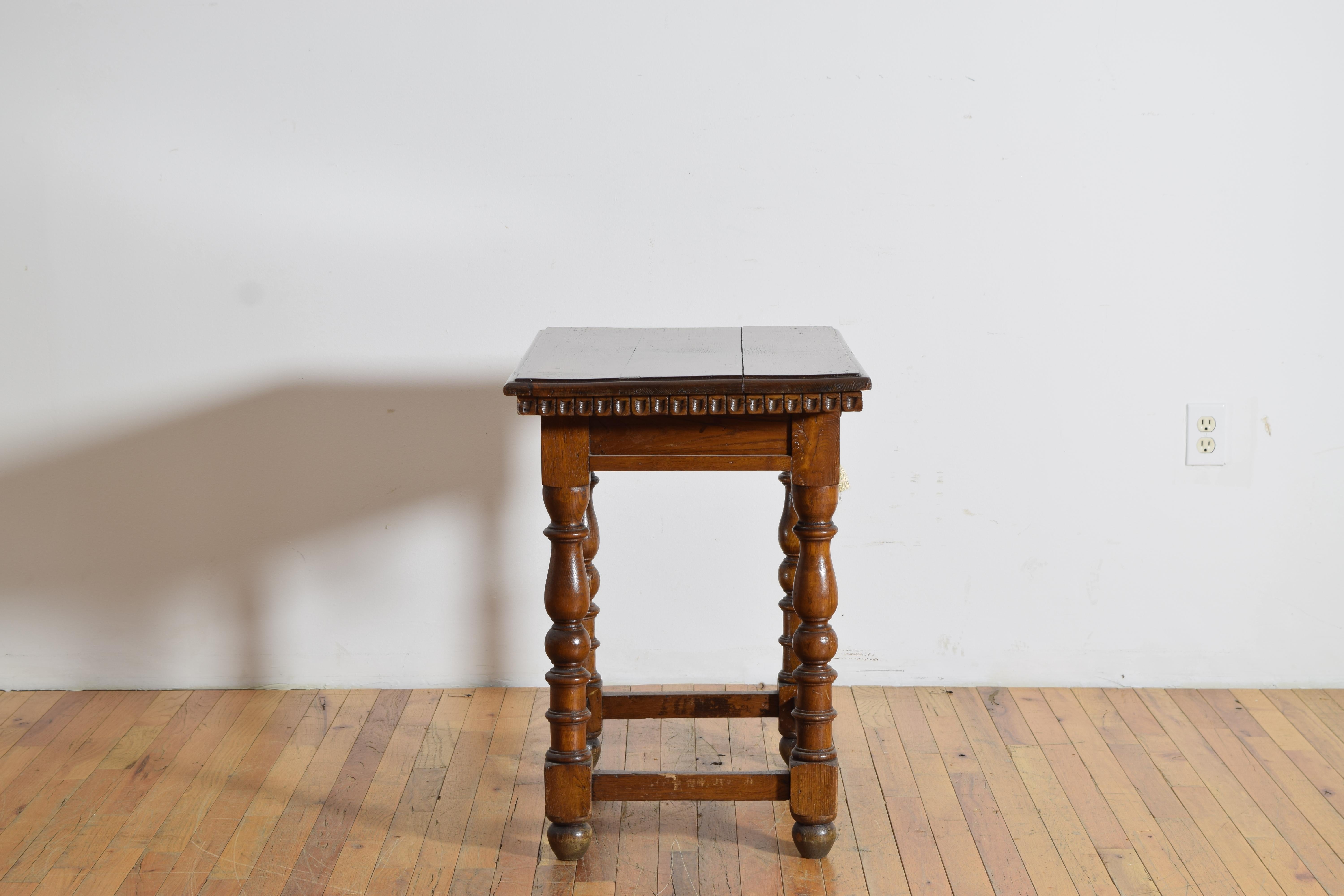 Italiano Cassetto a 1 cassetto in rovere tornito in stile barocco italiano, metà del XIX secolo in vendita