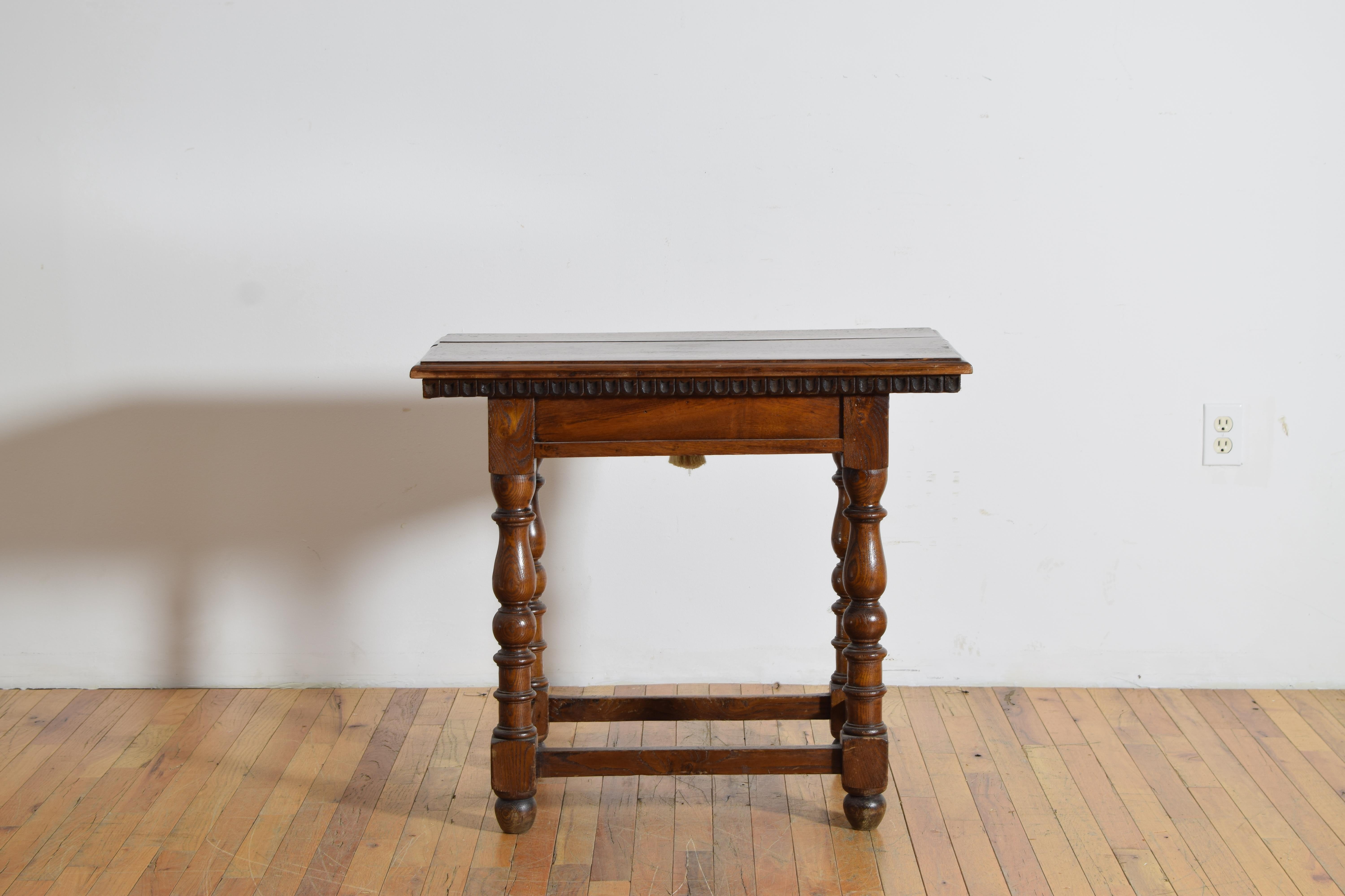 Cassetto a 1 cassetto in rovere tornito in stile barocco italiano, metà del XIX secolo In condizioni buone in vendita a Atlanta, GA