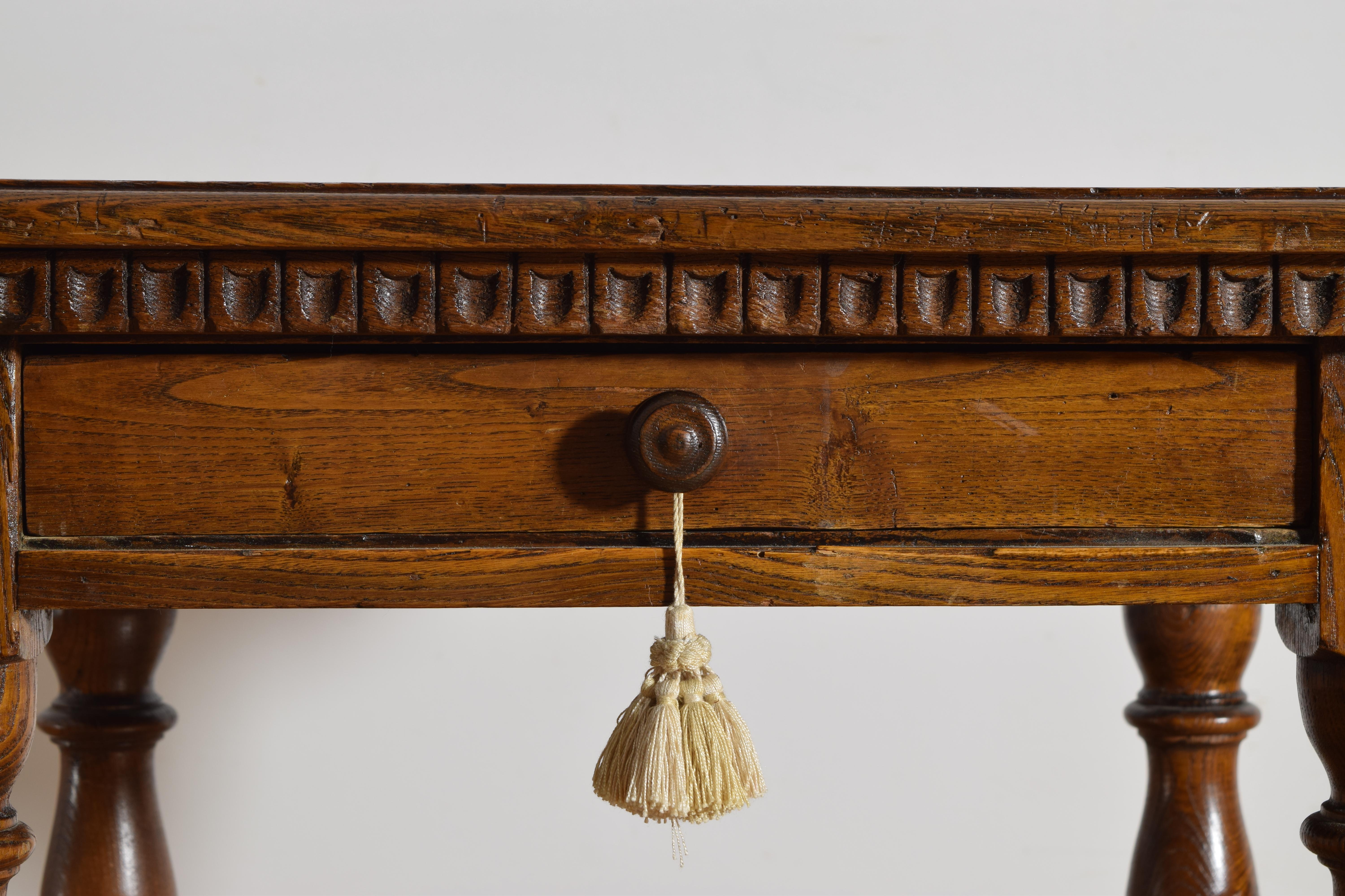 Cassetto a 1 cassetto in rovere tornito in stile barocco italiano, metà del XIX secolo in vendita 1