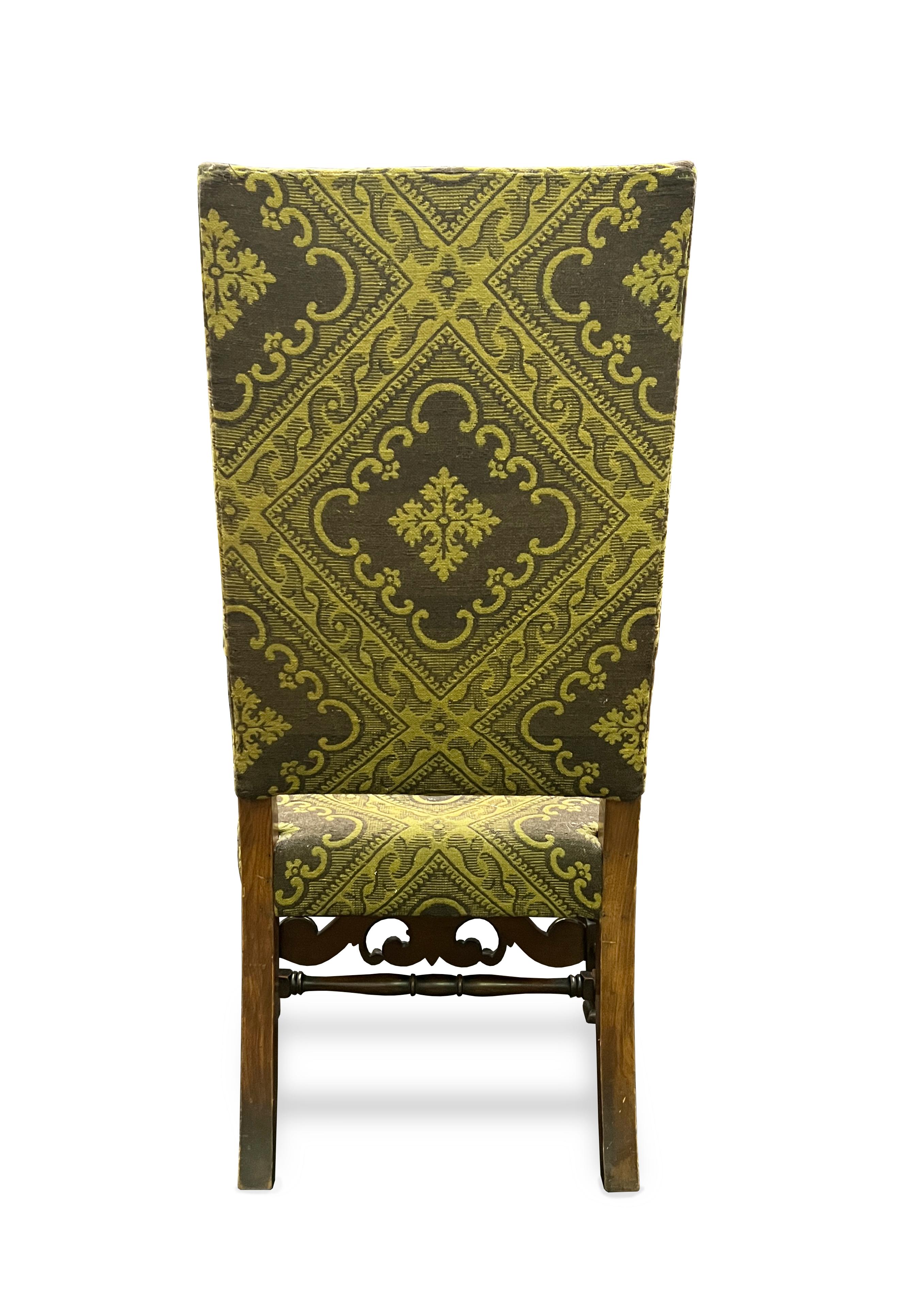 Italian Baroque Style Upholstered Walnut Armchair In Good Condition For Sale In New York, NY