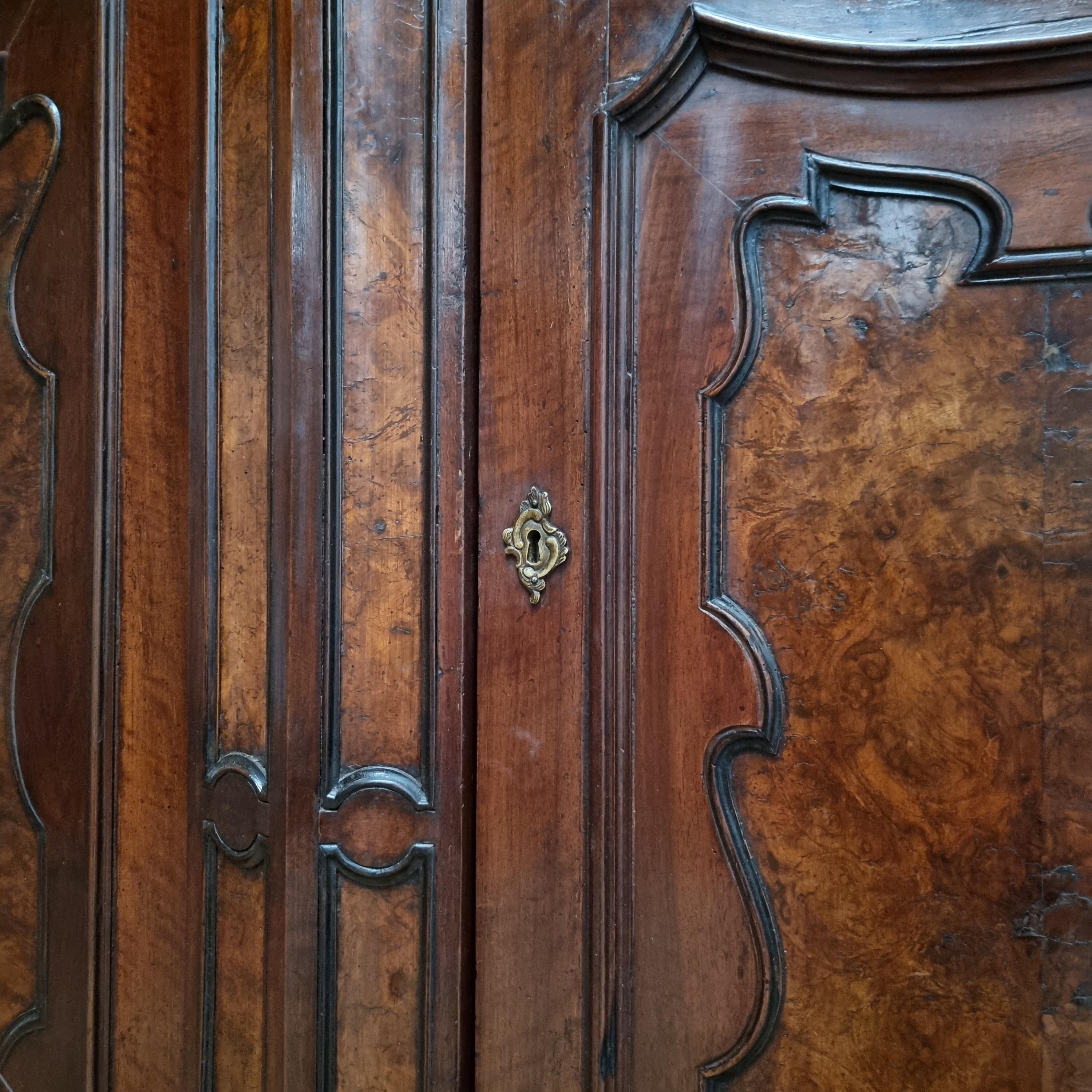 Italian Baroque Style Walnut Armoire In Good Condition In Leamington Spa, Warwickshire