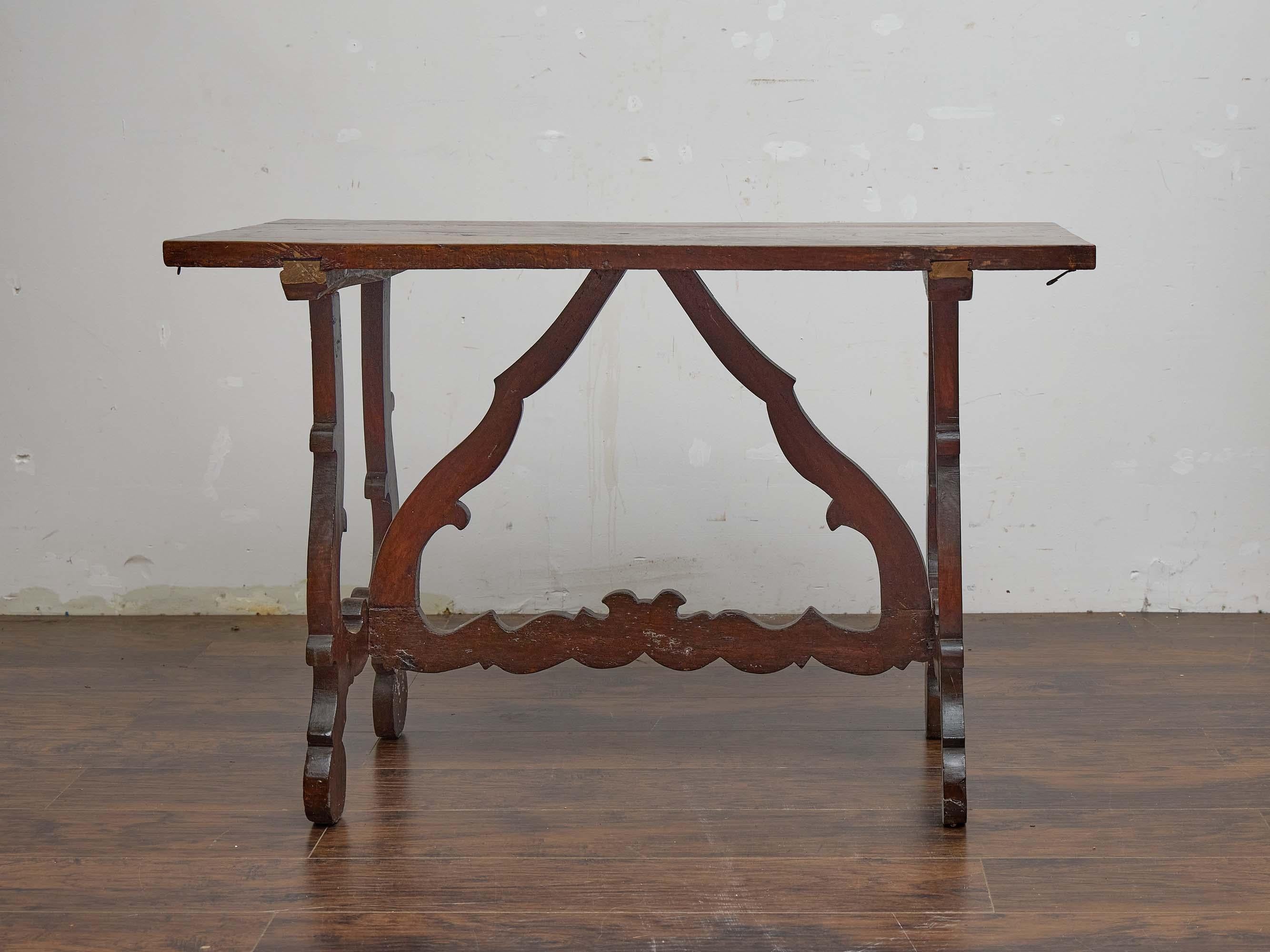 Italian Baroque Style Walnut Console Table with Shaped Stretcher, circa 1800 For Sale 1