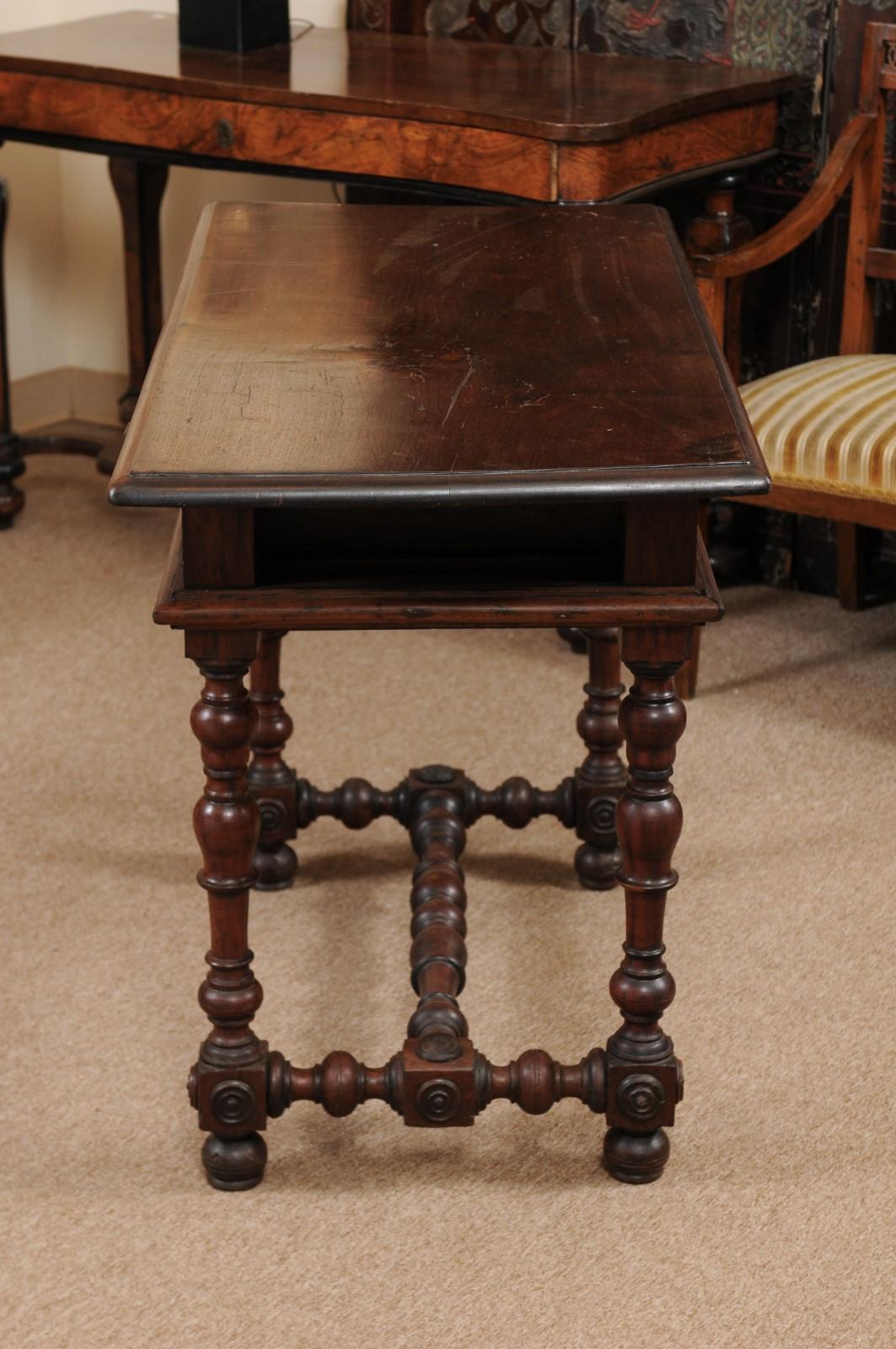 Italian Baroque Style Walnut Turned Leg Console Table, 18th Century For Sale 4