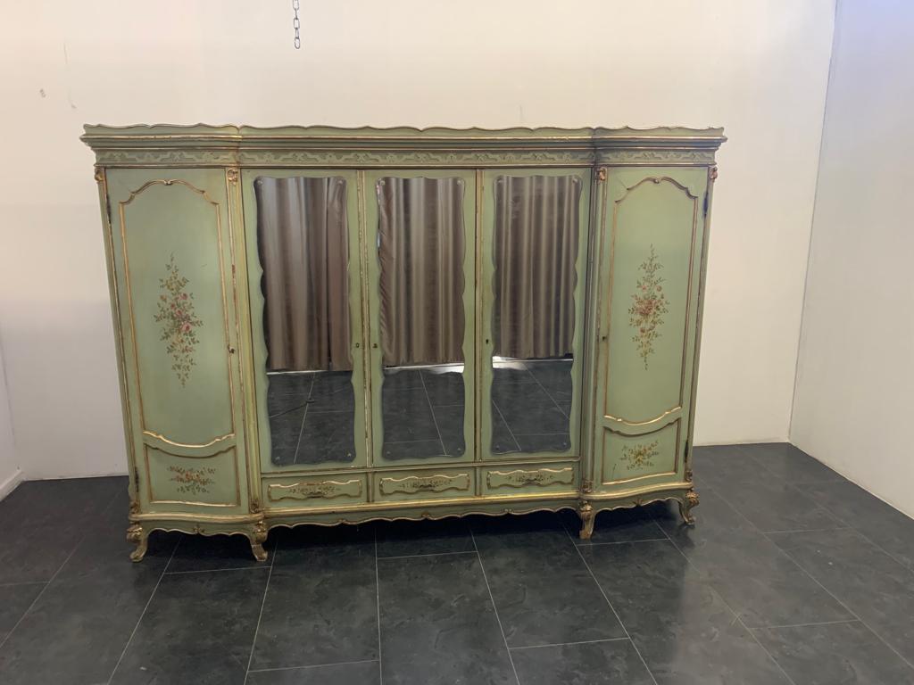 Finely carved and lacquered Venetian Baroque wardrobe. Italy 1930. Provenance Villa Campari.
Packaging with bubble wrap and cardboard boxes is included. If the wooden packaging is needed (crates or boxes) for US and International Shipping, it's
