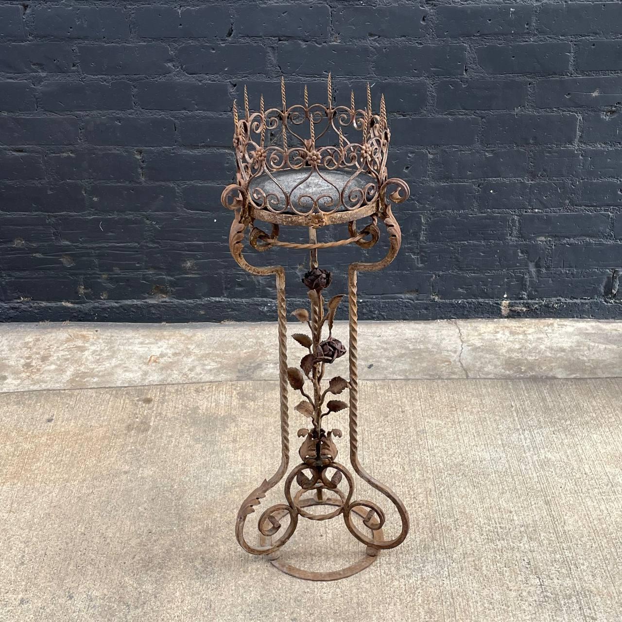 Italian Baroque Style Wrought Iron & Gilt Metal Plant Stand In Good Condition In Los Angeles, CA
