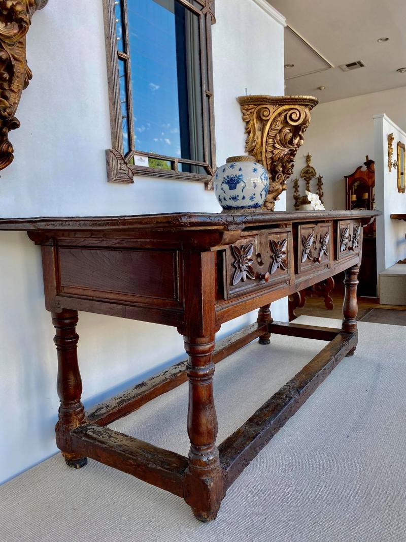 Italian Baroque Console Table, circa 1730 In Good Condition For Sale In Los Angeles, CA