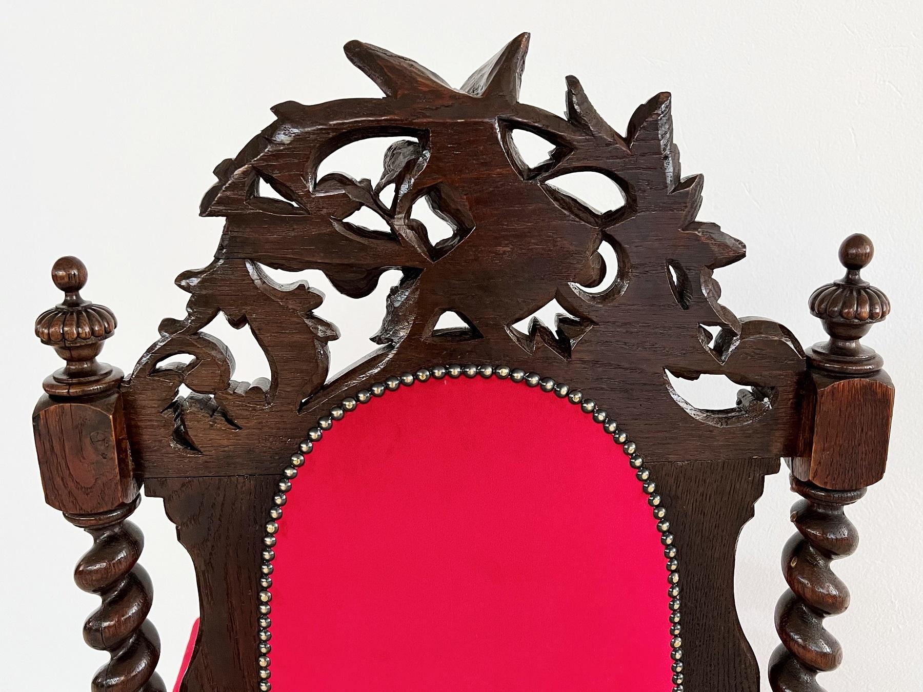 Fauteuil trône baroque italien en bois de noyer recouvert de velours en vente 5