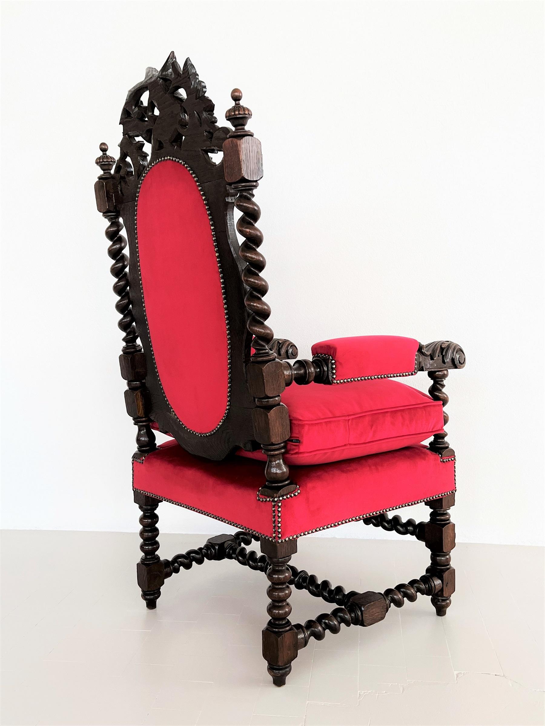 Fauteuil trône baroque italien en bois de noyer recouvert de velours en vente 6