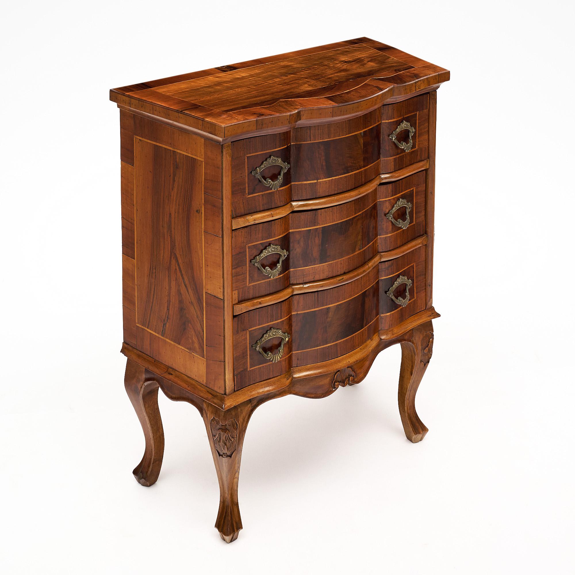 Italienische barocke venezianische Truhe (Barock) im Angebot