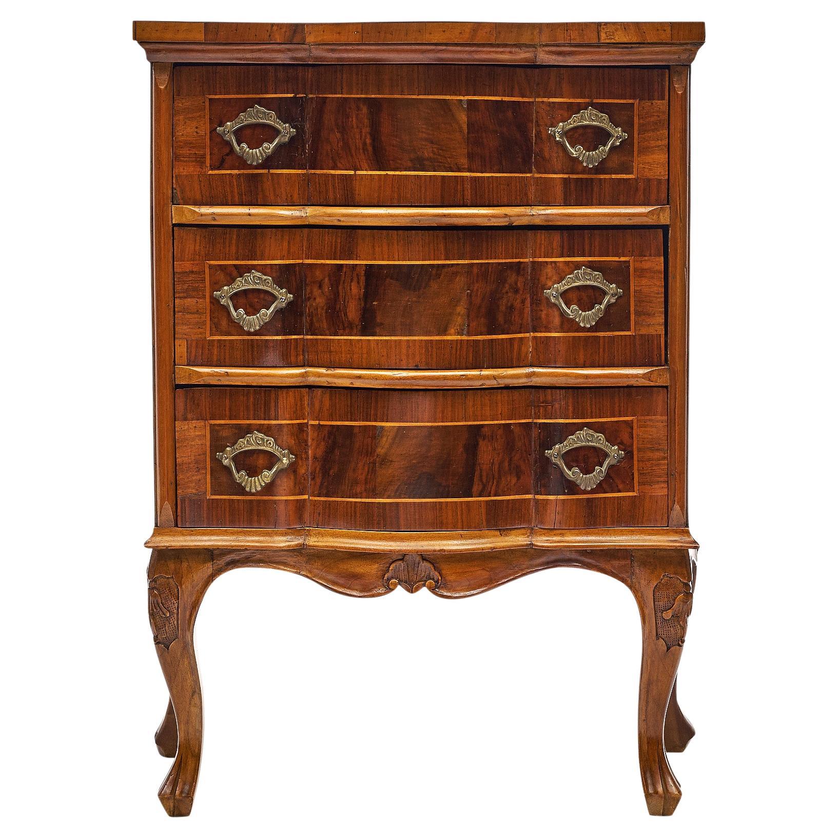 Italienische barocke venezianische Truhe im Angebot