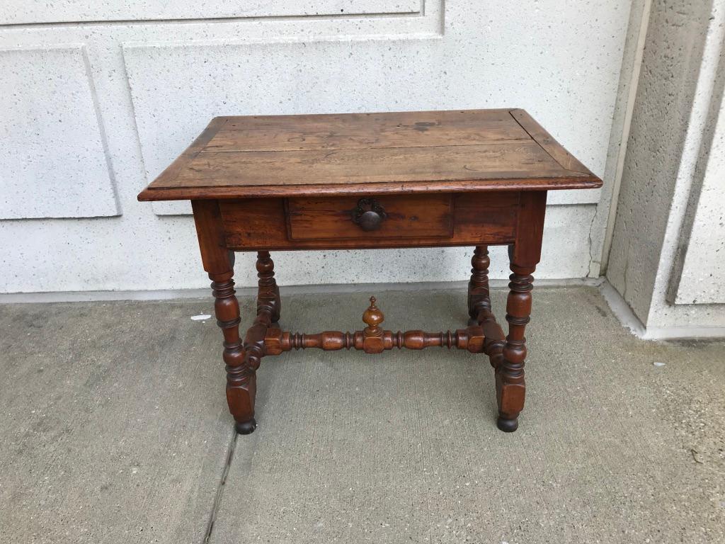 Italian Baroque Walnut and Chestnut Side Table In Good Condition For Sale In Stamford, CT