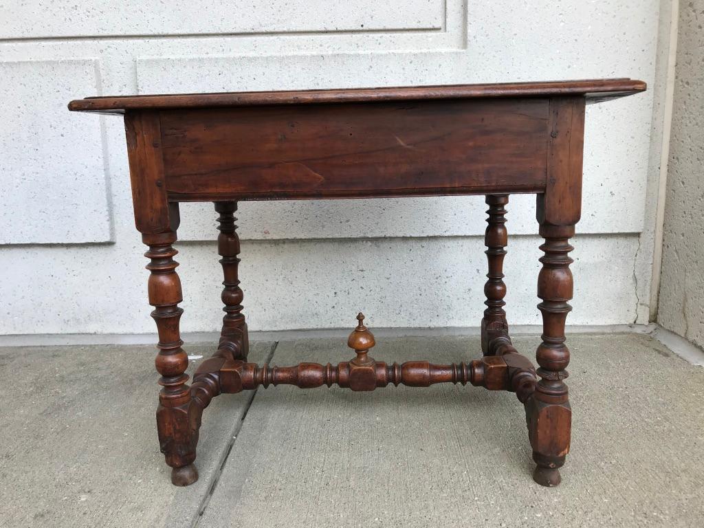 Italian Baroque Walnut and Chestnut Side Table For Sale 1