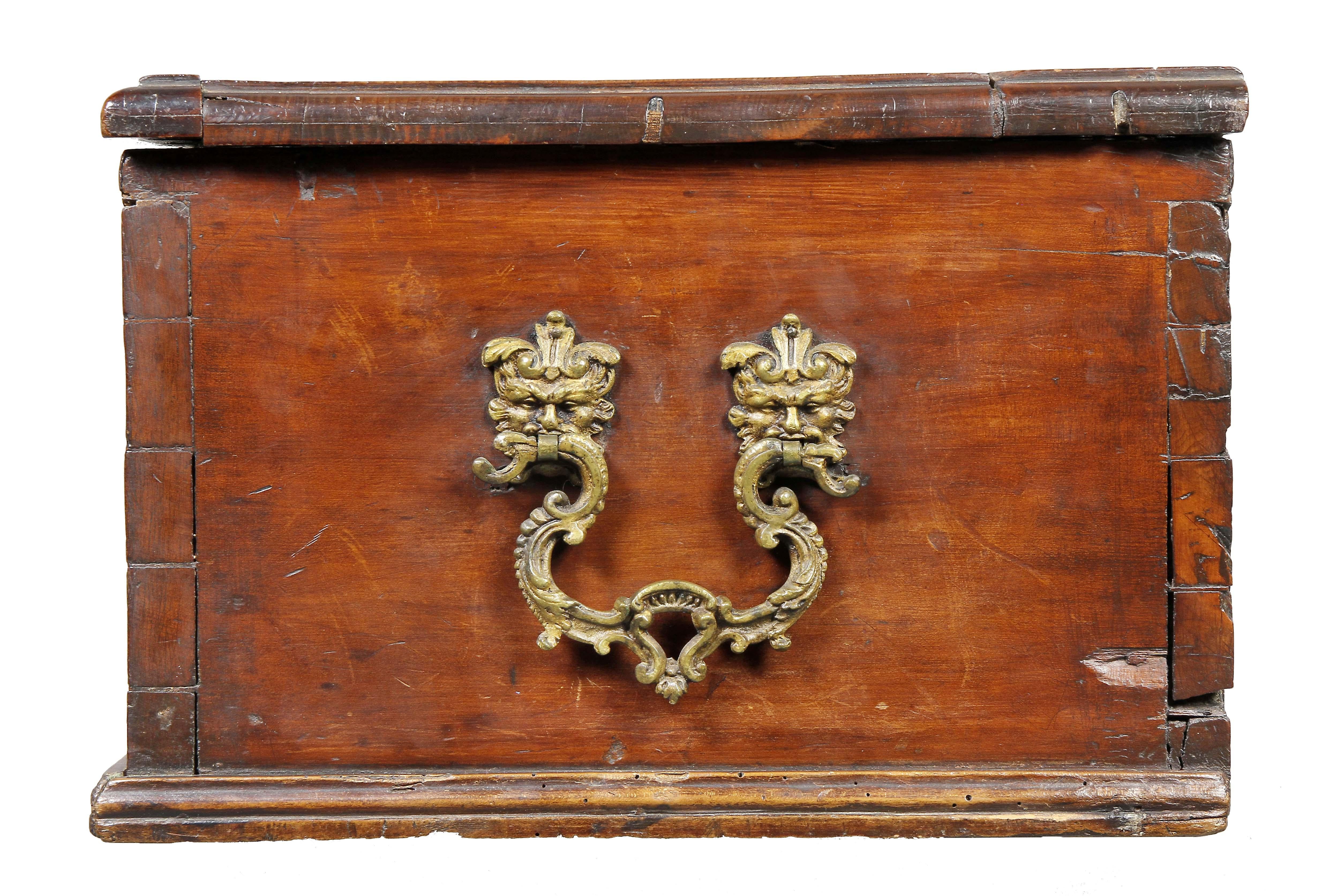 Italian Baroque Walnut Box For Sale 3