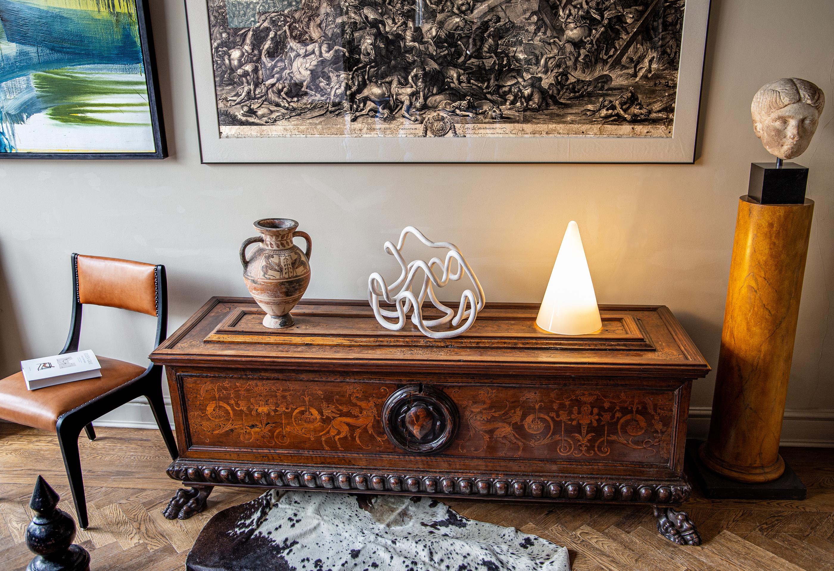 Italian Baroque Walnut Cassone Inlaid with Engraved Fruitwood Marquetry, 17th C In Good Condition For Sale In London, GB