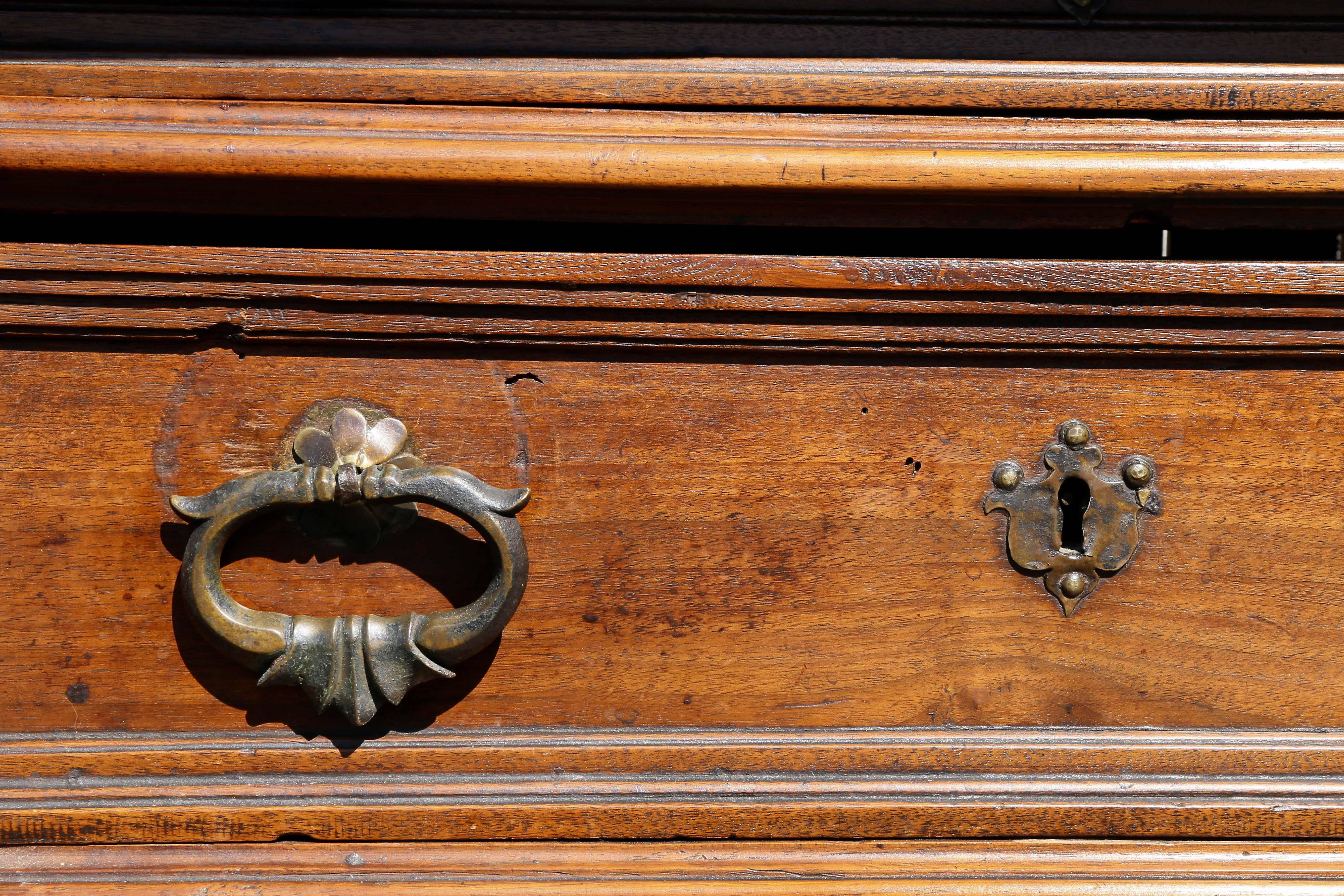 Italian Baroque Walnut Commode 2