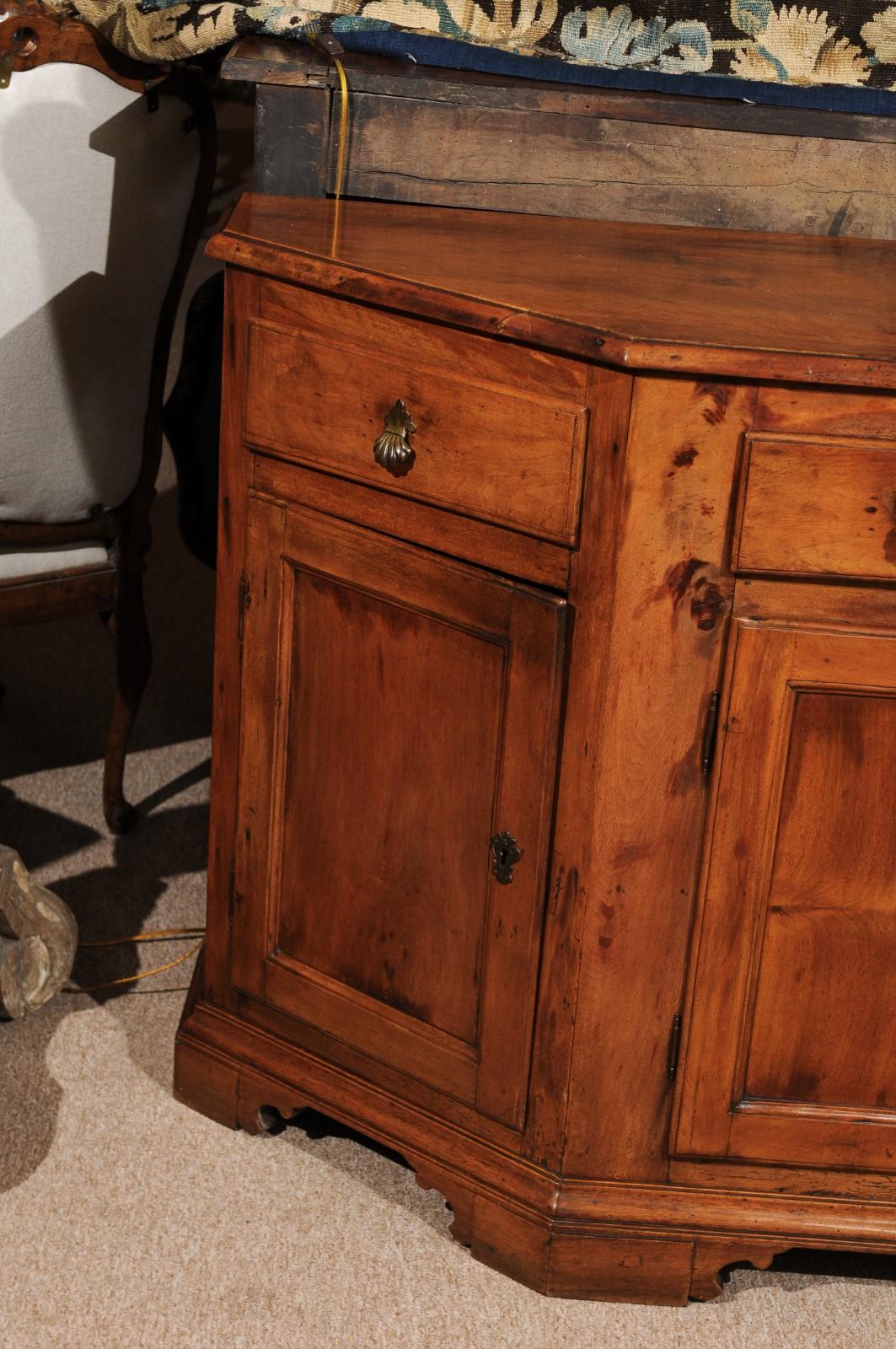 Italian Baroque Walnut Credenza, Early 18th Century 1