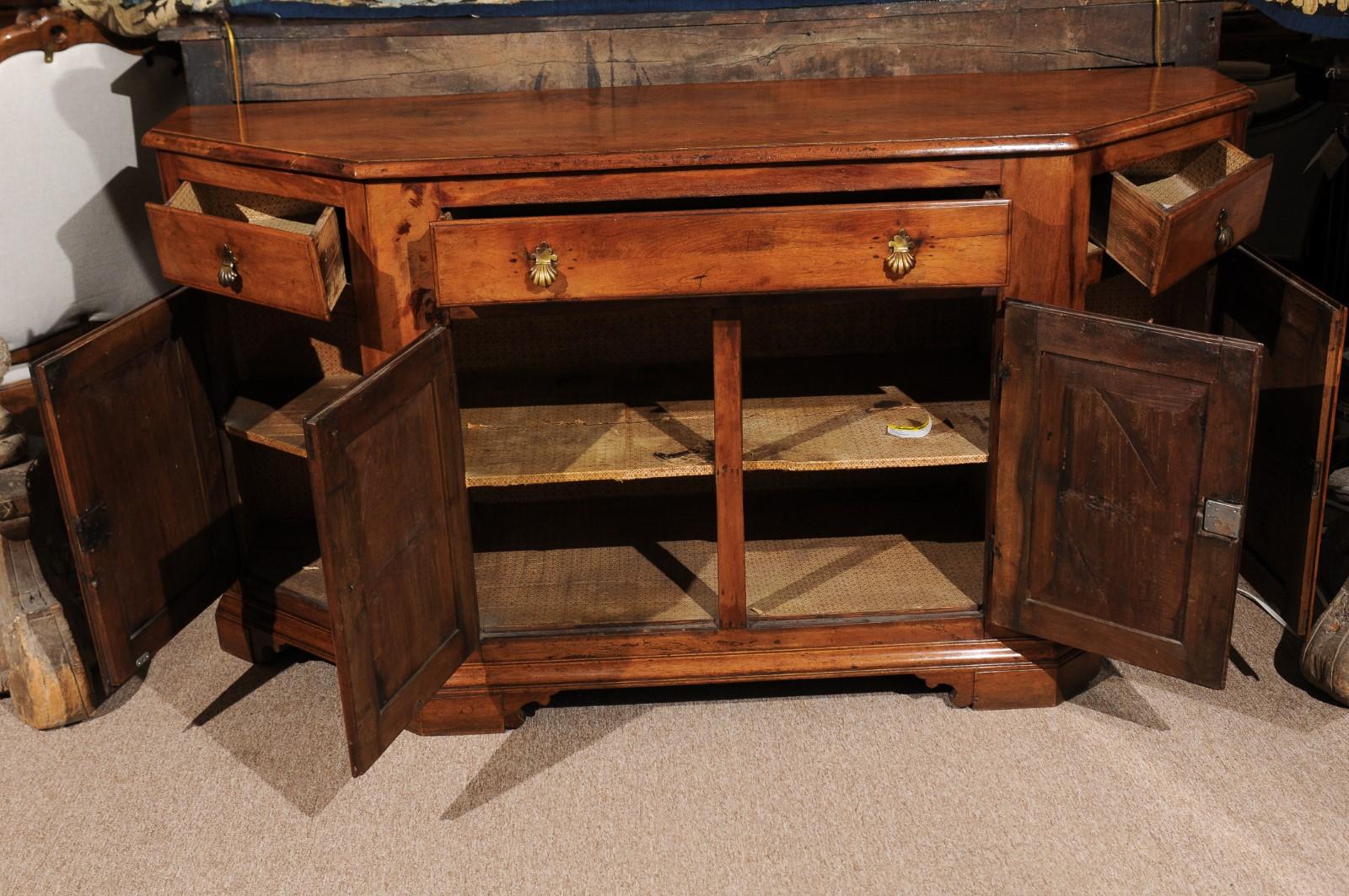 Italian Baroque Walnut Credenza, Early 18th Century 4