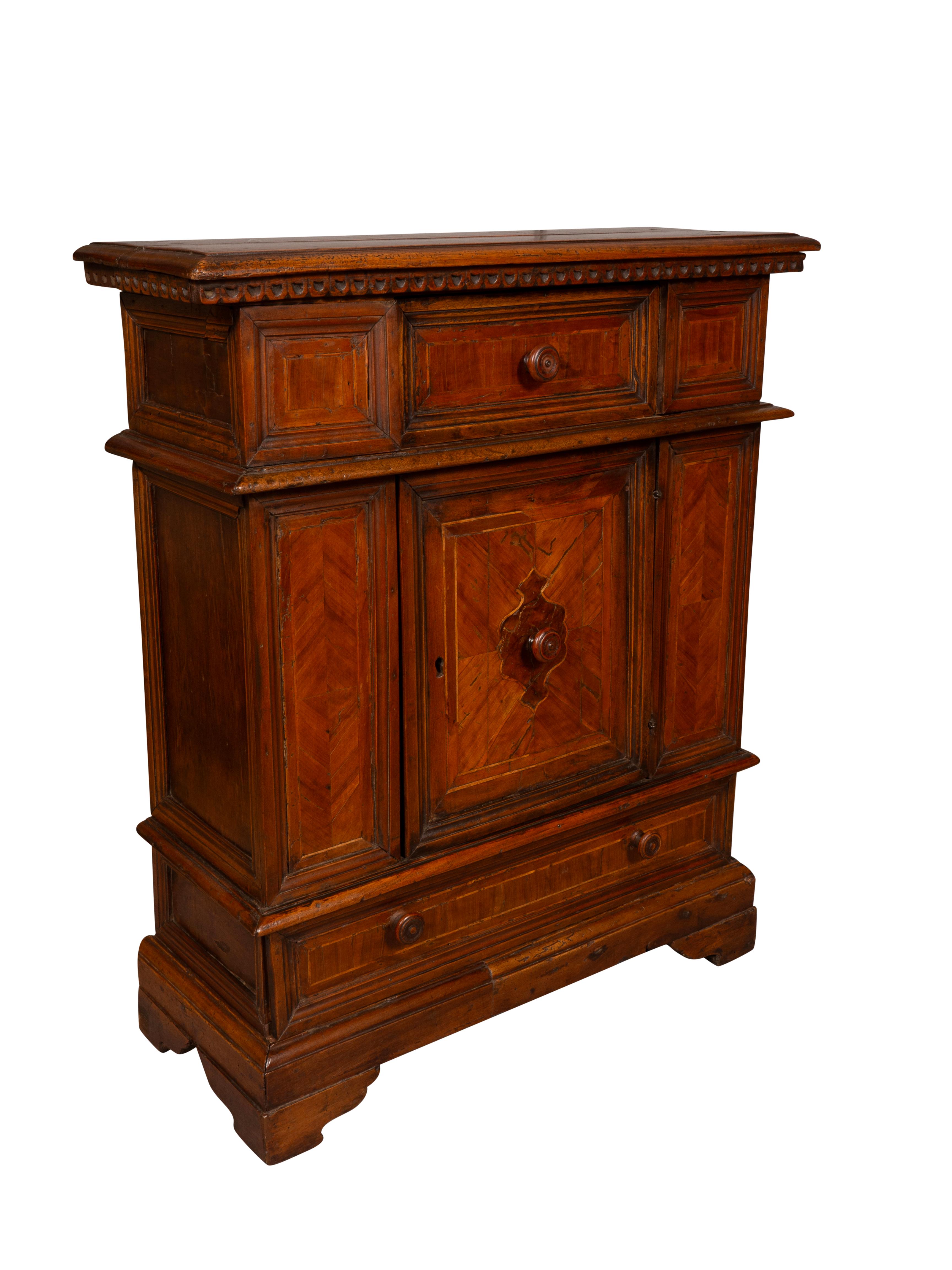 Italian Baroque Walnut Credenza In Good Condition For Sale In Essex, MA