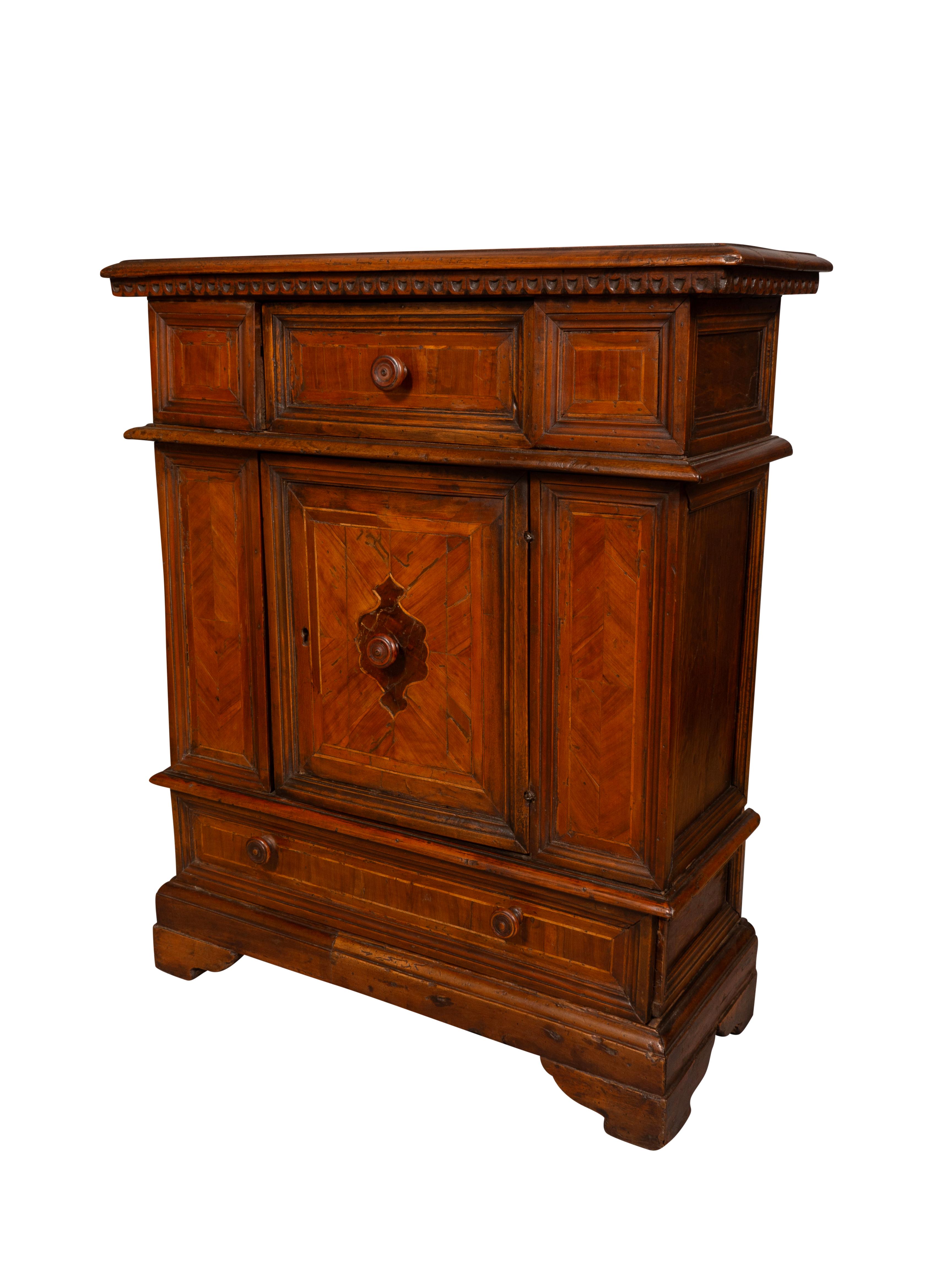 Italian Baroque Walnut Credenza For Sale 5