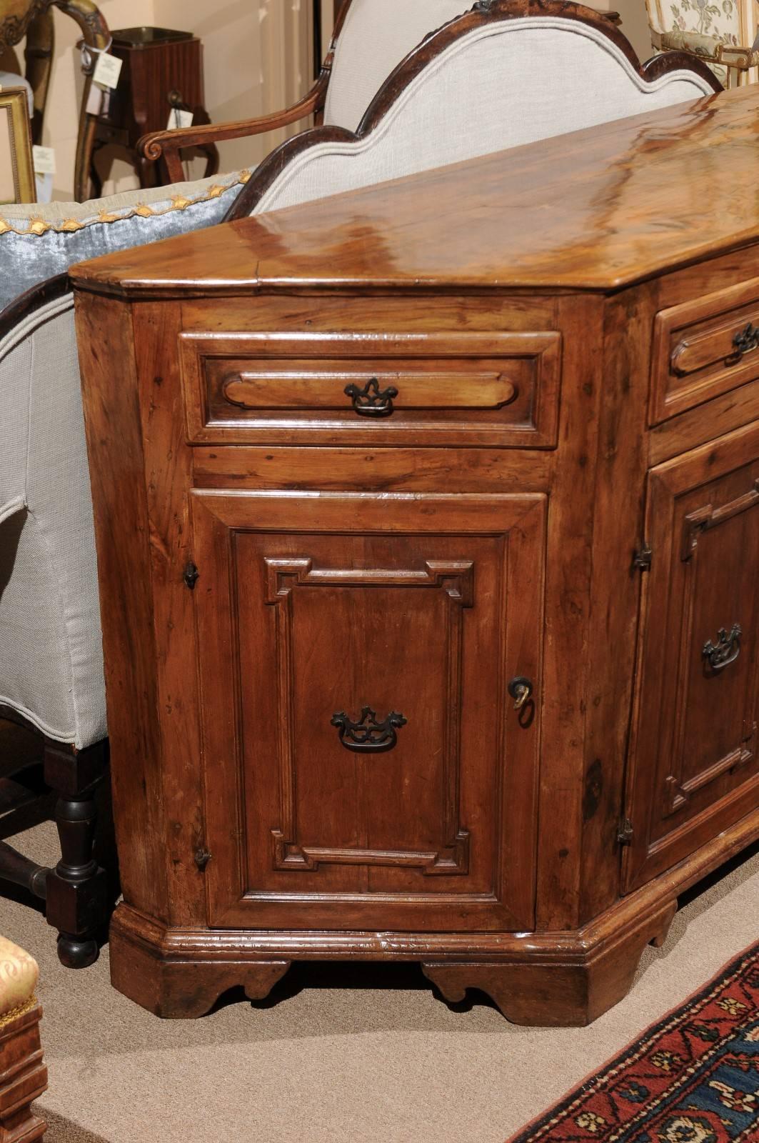 Italian Baroque Walnut Credenza, Early 18th Century 7