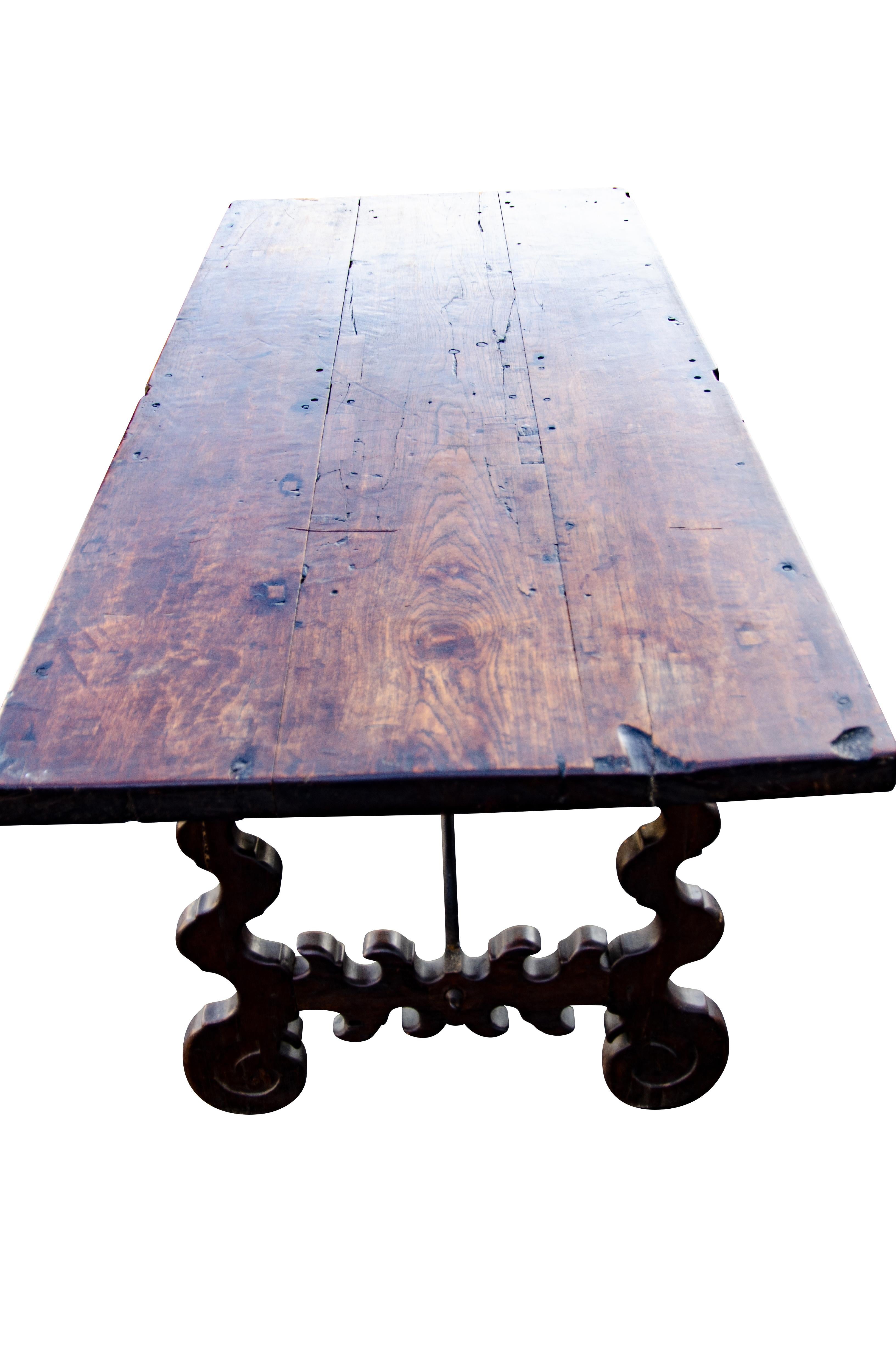 Italian Baroque Walnut Dining Table For Sale 7