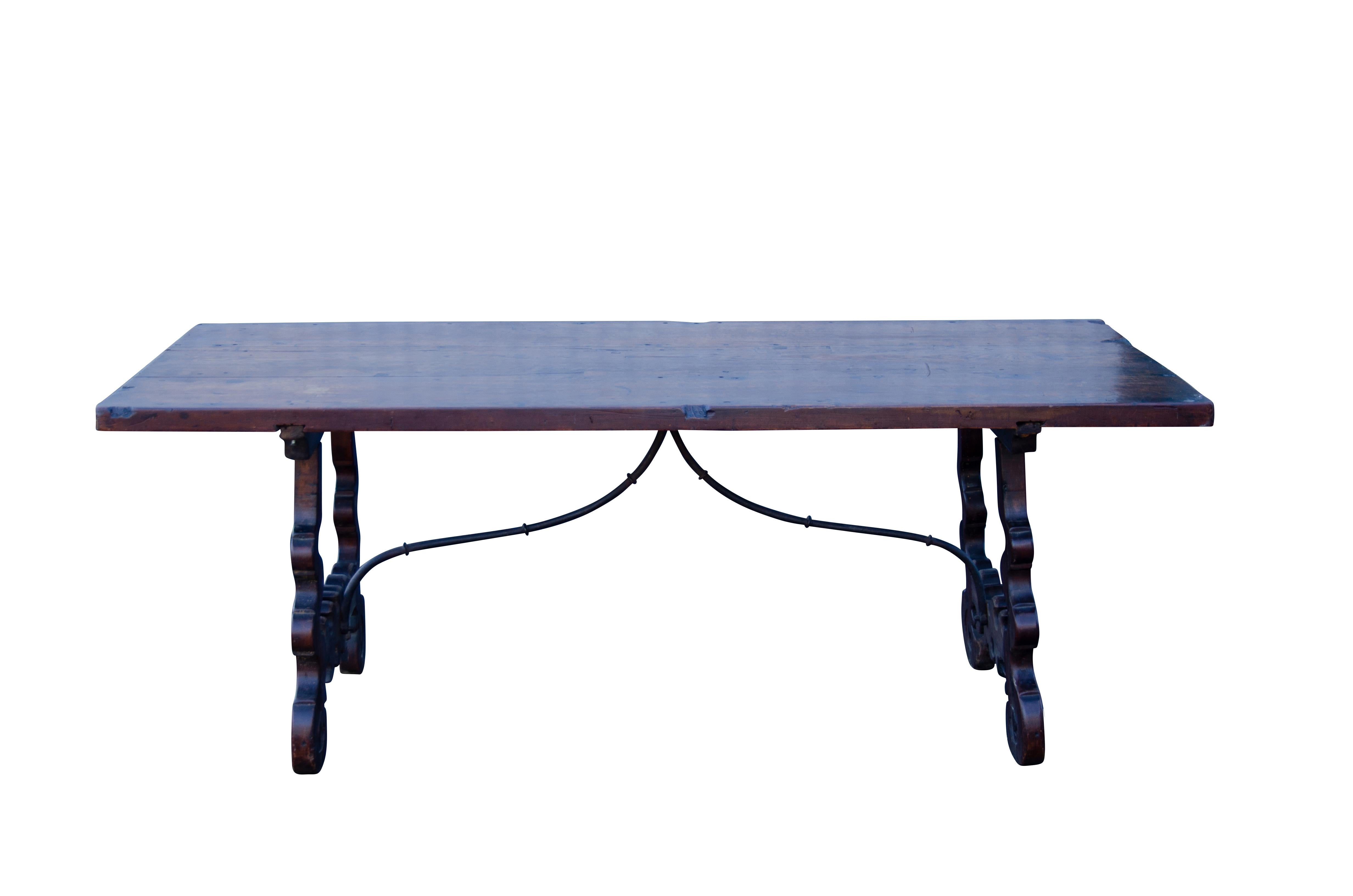 Italian Baroque Walnut Dining Table In Good Condition For Sale In Essex, MA