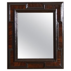 Miroir baroque italien en noyer, ébonisé, moulé et plaqué, fin du 17e siècle