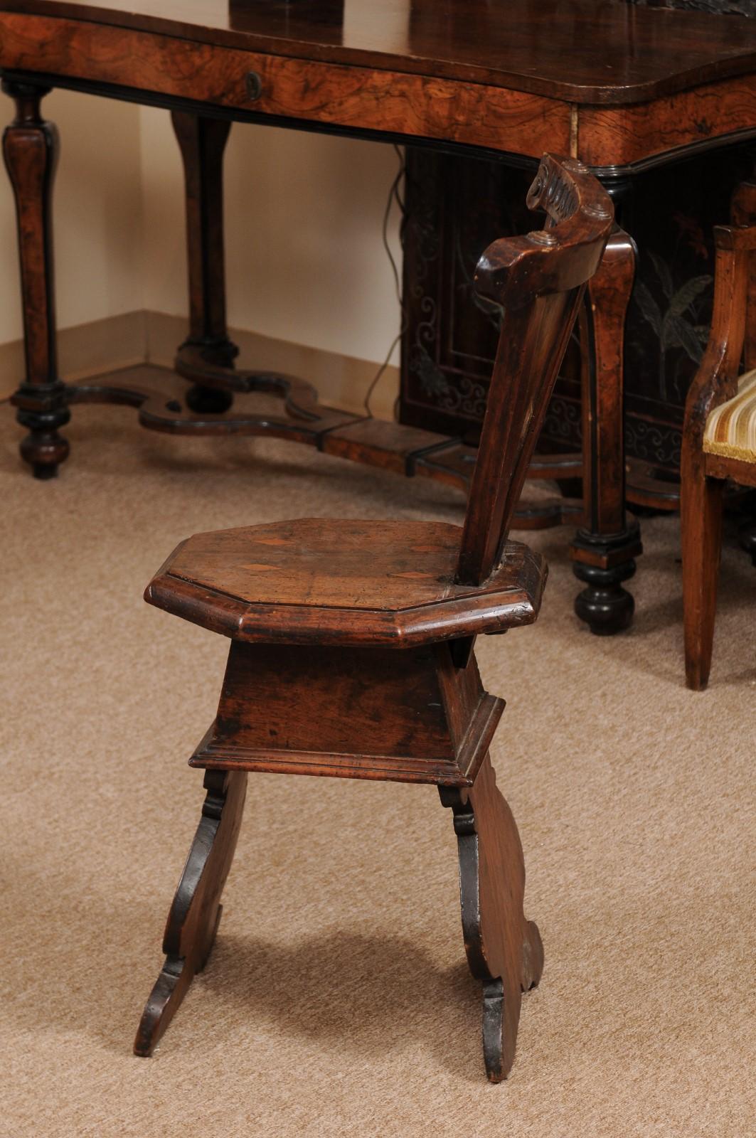 Italian Baroque Walnut Hall Chair, Late 17th Century 2