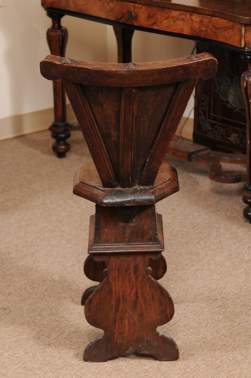 Italian Baroque Walnut Hall Chair, Late 17th Century 3