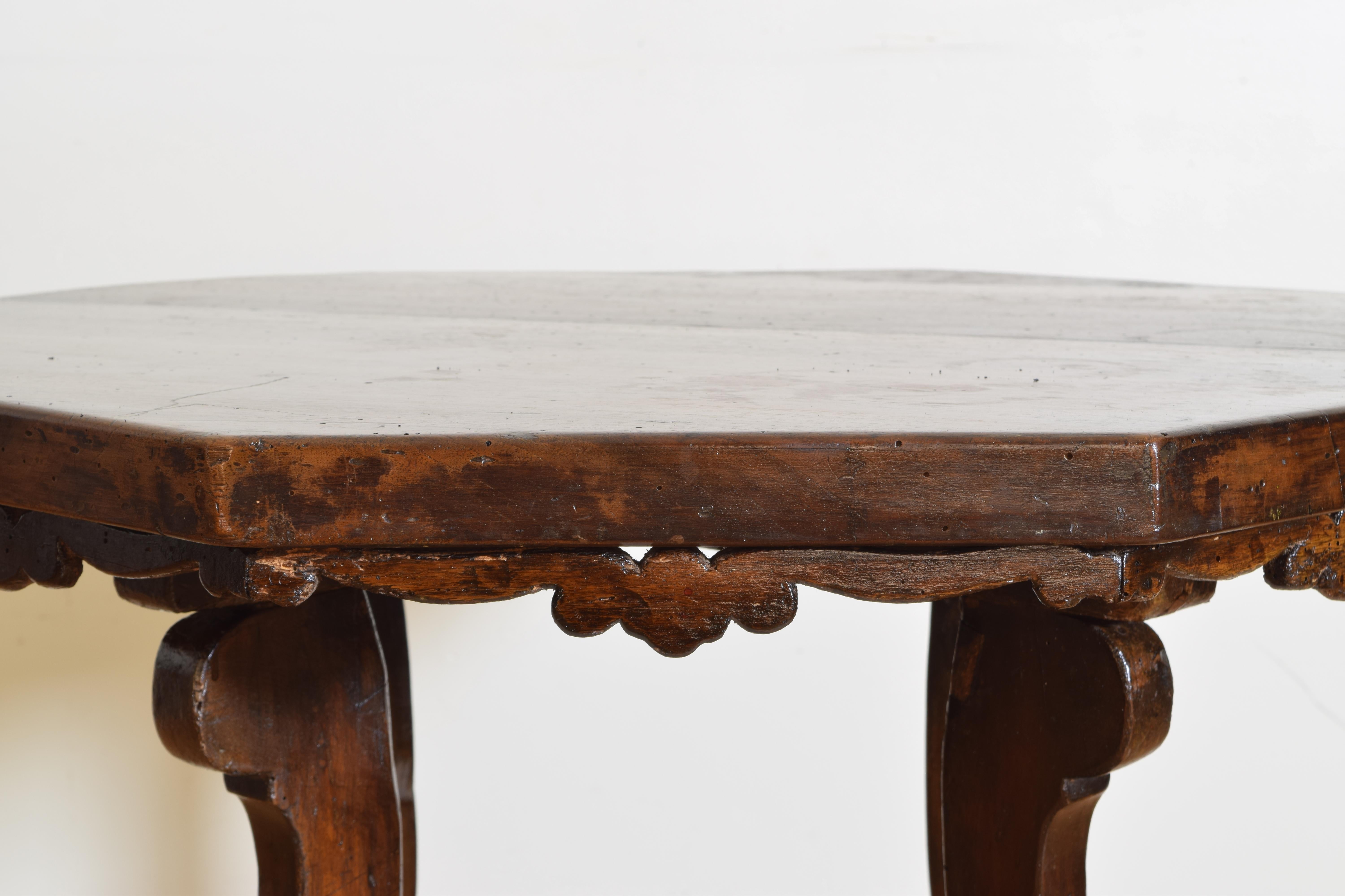 Early 18th Century Italian Baroque Walnut Octagonal Center Table, Late 17th Century