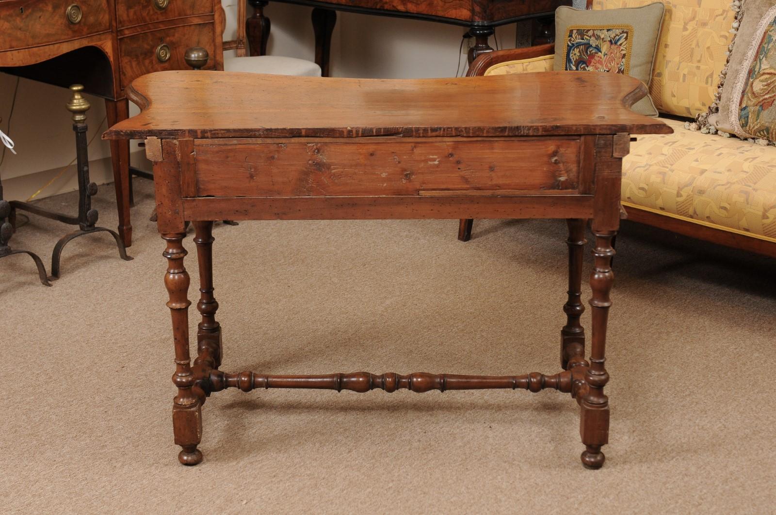 Italian Baroque Walnut Serpentine Console Table, Late 17th Century 7