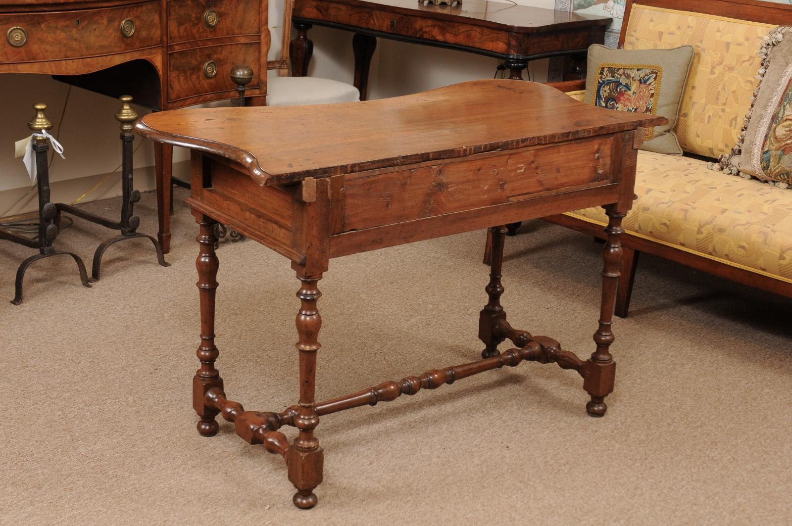 Italian Baroque Walnut Serpentine Console Table, Late 17th Century 8