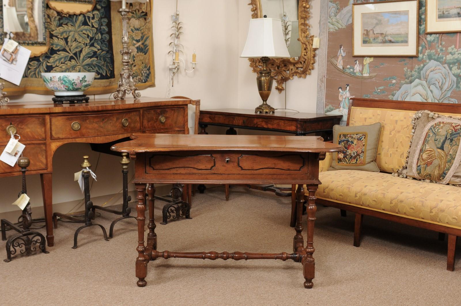 Italian Baroque Walnut Serpentine Console Table, Late 17th Century In Good Condition In Atlanta, GA