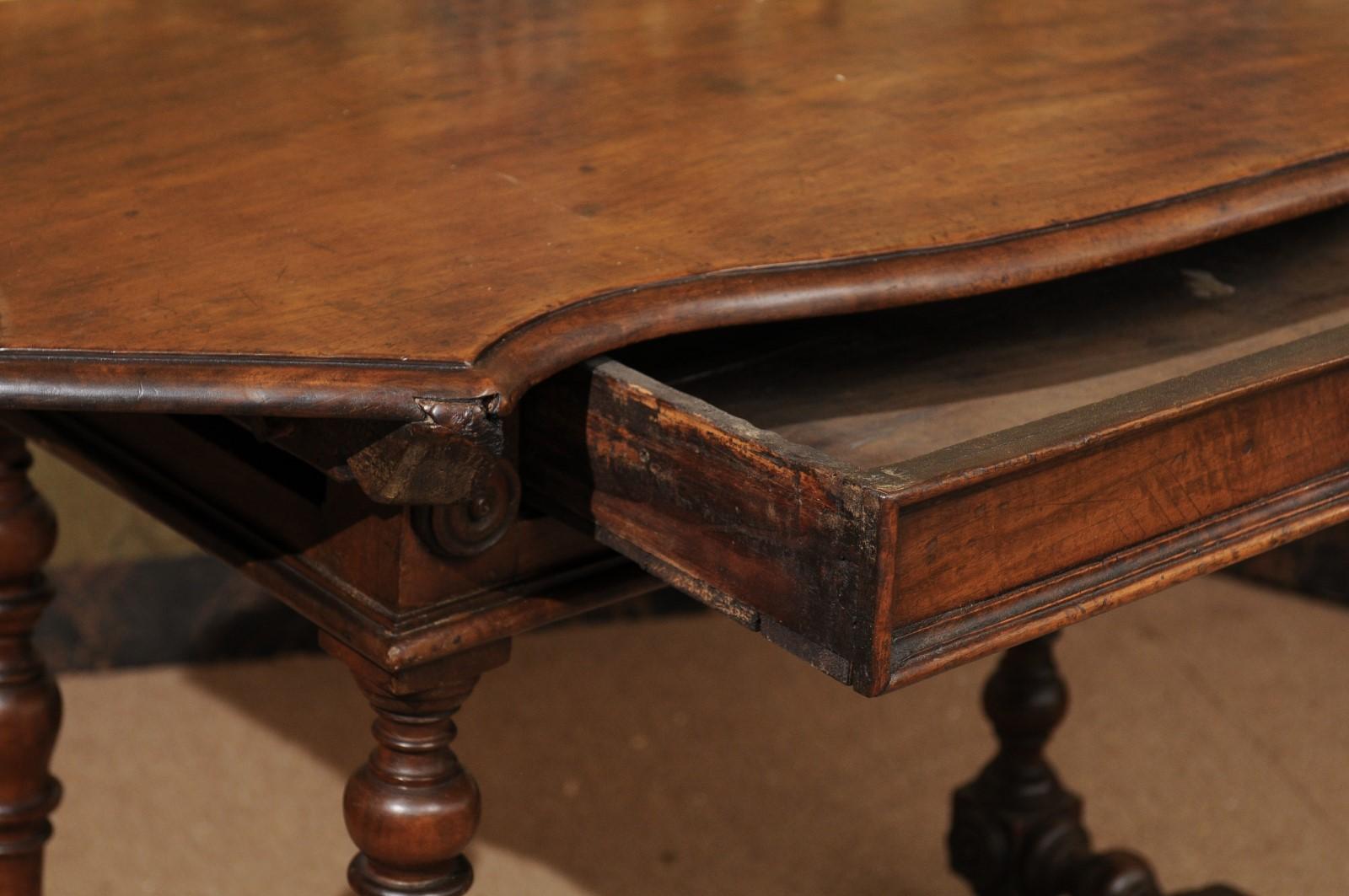 Italian Baroque Walnut Serpentine Console Table, Late 17th Century In Good Condition In Atlanta, GA