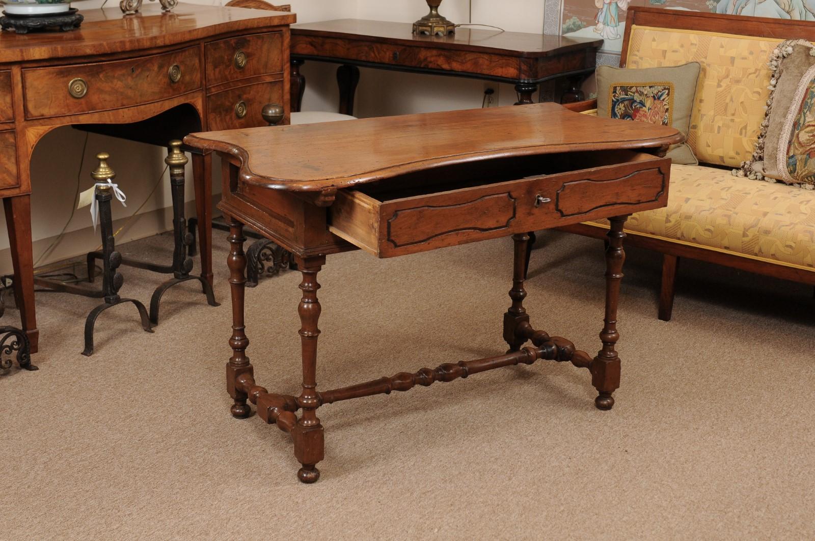 Italian Baroque Walnut Serpentine Console Table, Late 17th Century 2