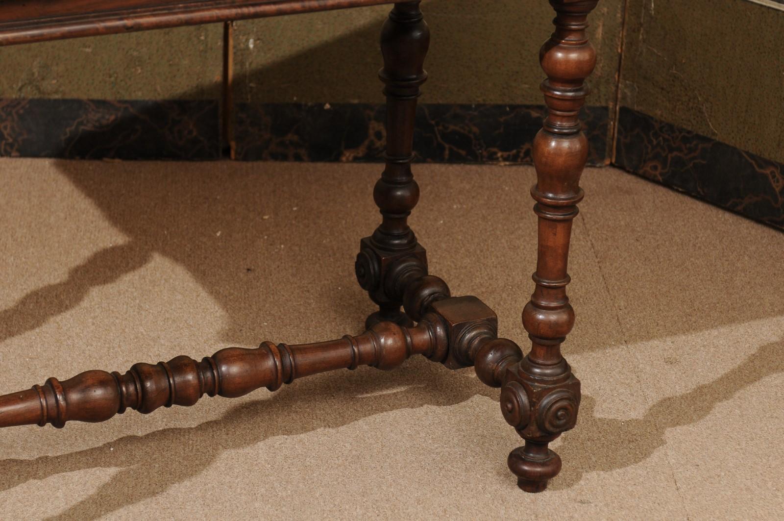 Italian Baroque Walnut Serpentine Console Table, Late 17th Century 3