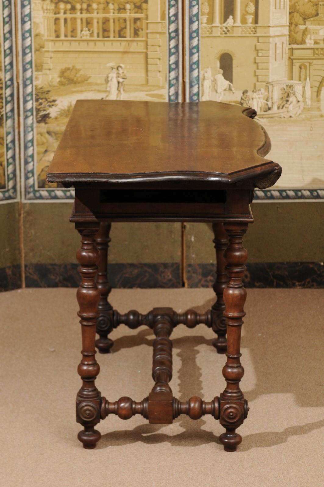 Italian Baroque Walnut Serpentine Console Table, Late 17th Century 4