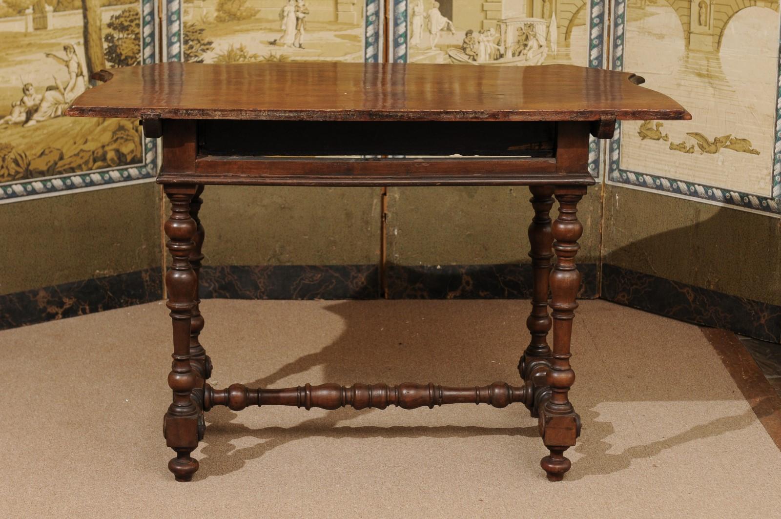 Italian Baroque Walnut Serpentine Console Table, Late 17th Century 5