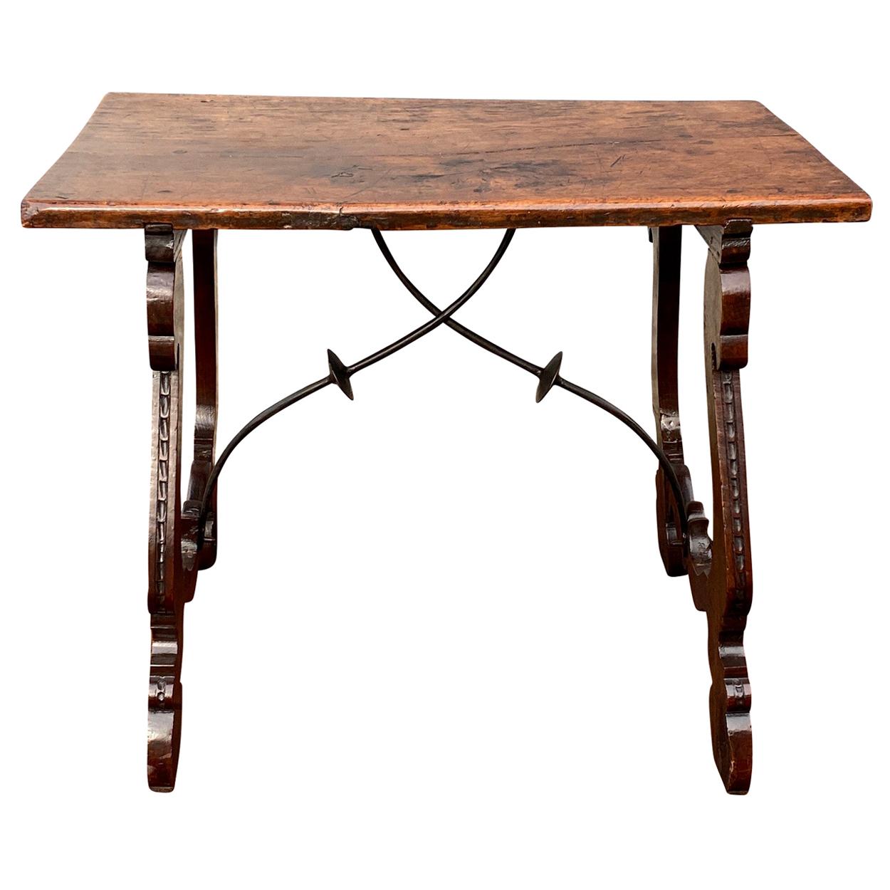 Table d'appoint baroque italienne en noyer