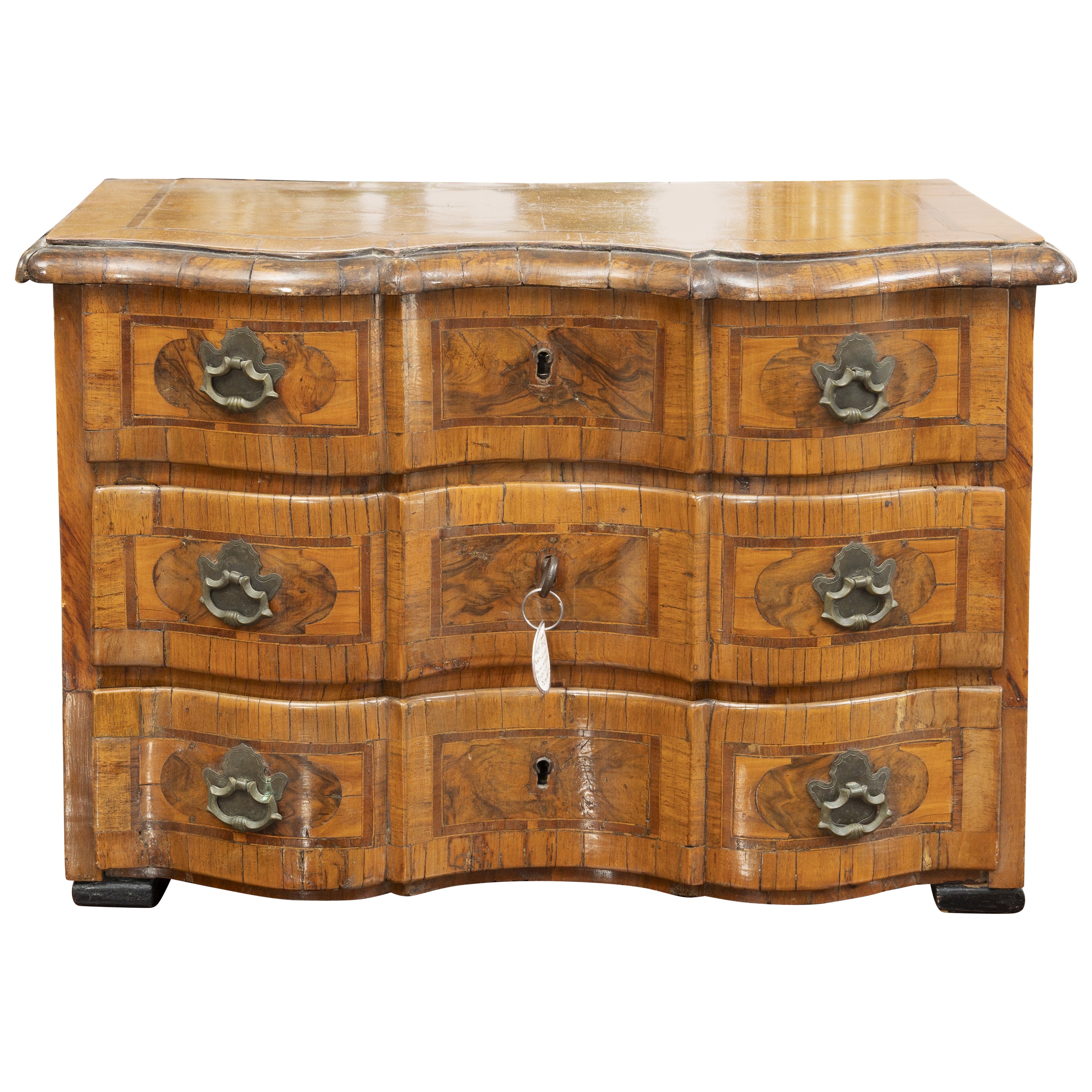 Cofre de estilo barroco italiano de madera de nogal en venta