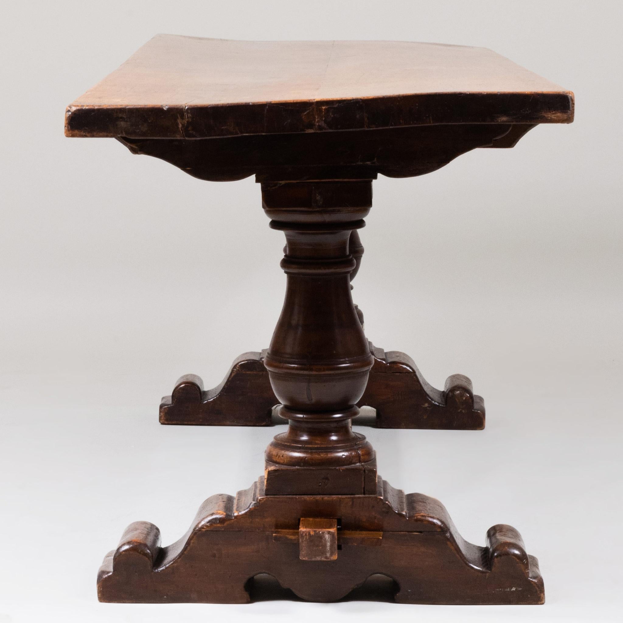 Italian Baroque Walnut Trestle Table In Good Condition For Sale In Hudson, NY
