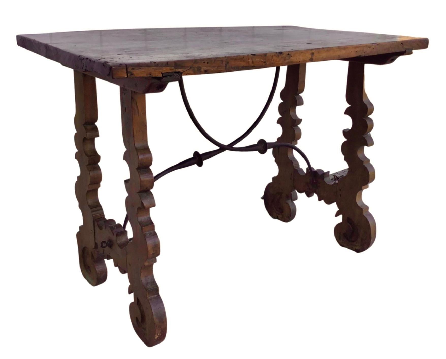 Italienischer Barock- Trestle-Tisch aus Nussbaumholz (Walnuss) im Angebot