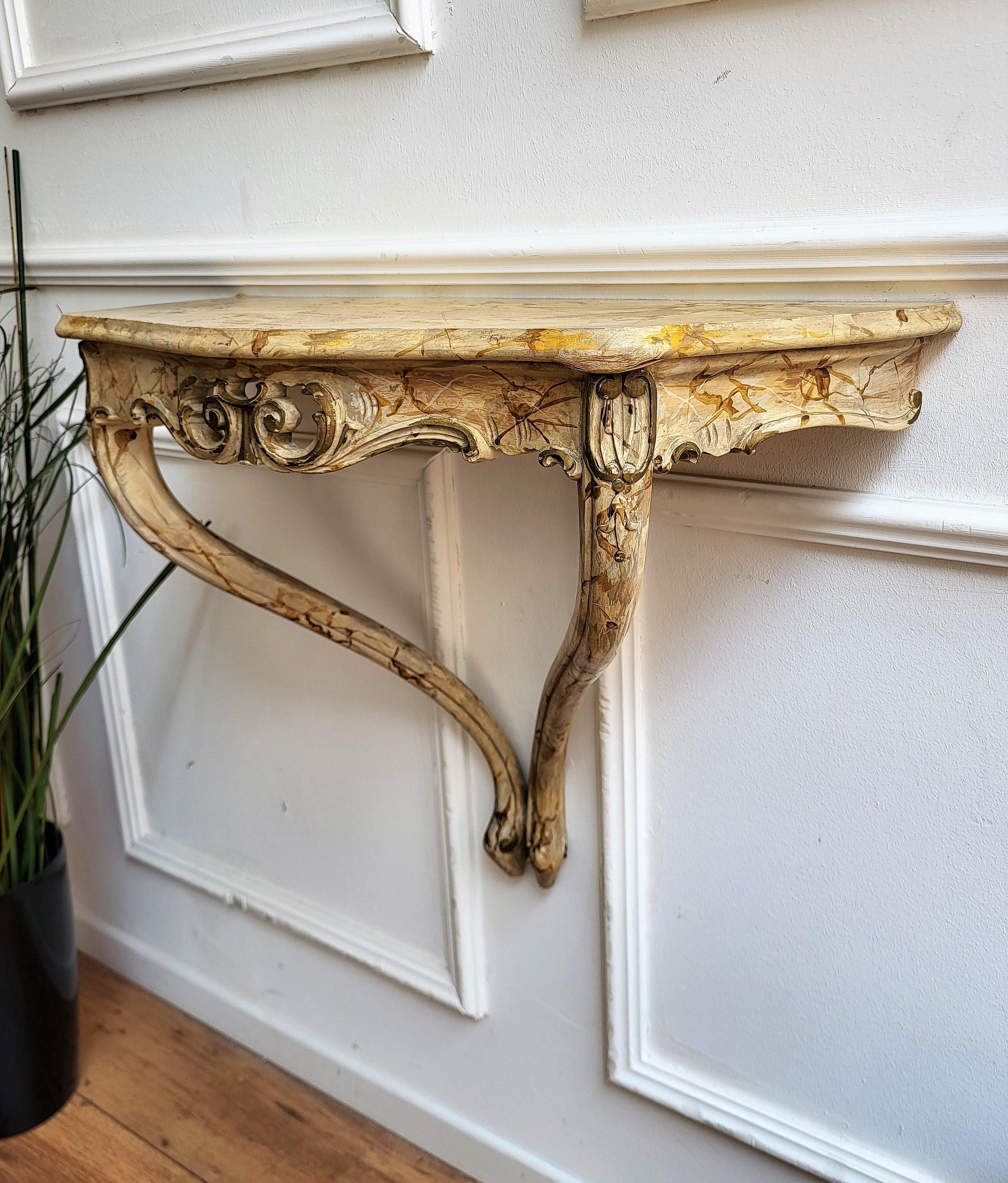 Bois Table console murale baroque italienne en bois sculpté et peint Table console murale étagère en vente