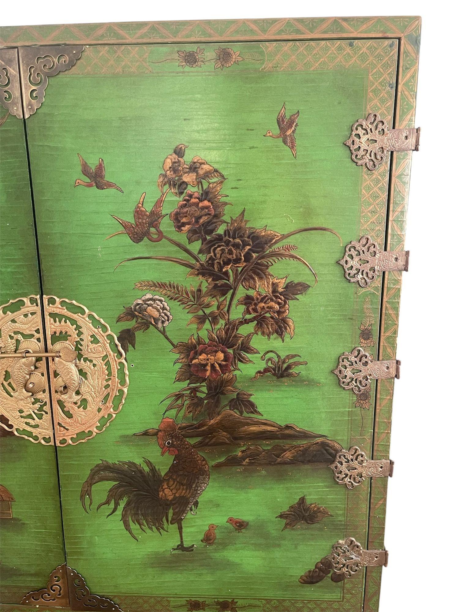 Gr�üner Chinoiserie-Lack-Barschrank im italienischen Barock-Stil. 20. Jahrhundert. im Zustand „Gut“ im Angebot in Los Angeles, CA