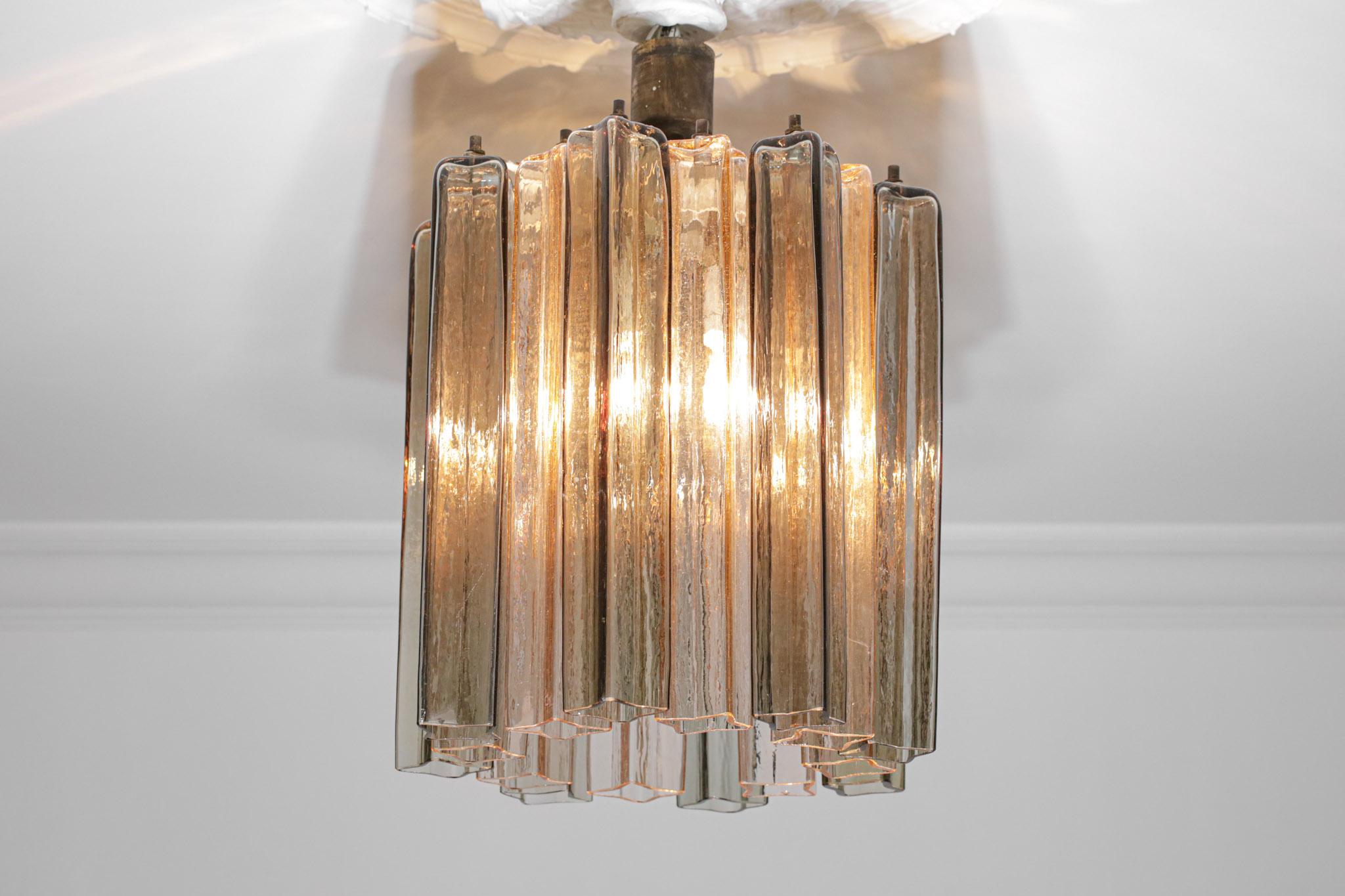 Superb Italian suspension lamp edited by Barovier & Toso dating from the 50s. Steel structure and diffusers in pink or smoked Murano glass. Excellent vintage condition, recommended bulbs: E27 (see pictures).