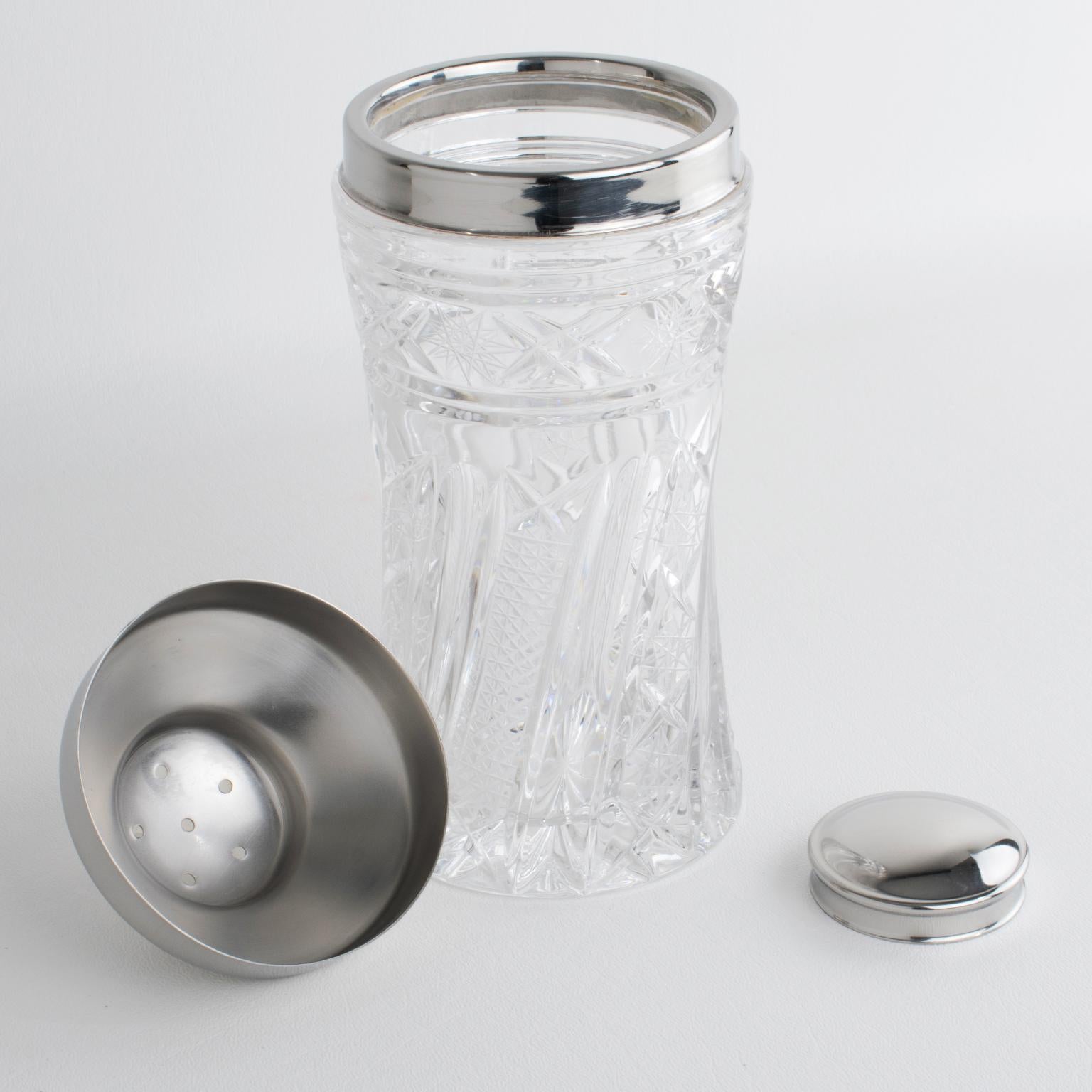 Realizzato con acquaforte Italian Barware Chrome and Etched Crystal Martini Cocktail Shaker, circa 1950 in vendita