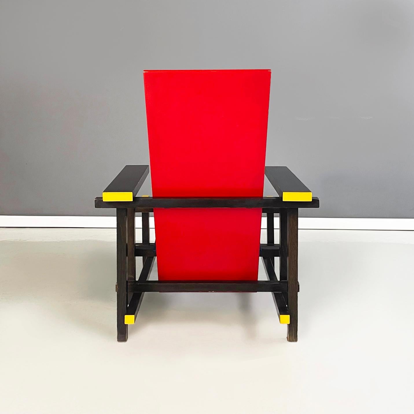 Bois Fauteuil Bauhaus italien rouge et bleu par Rietveld 1ère production Cassina 1971 en vente