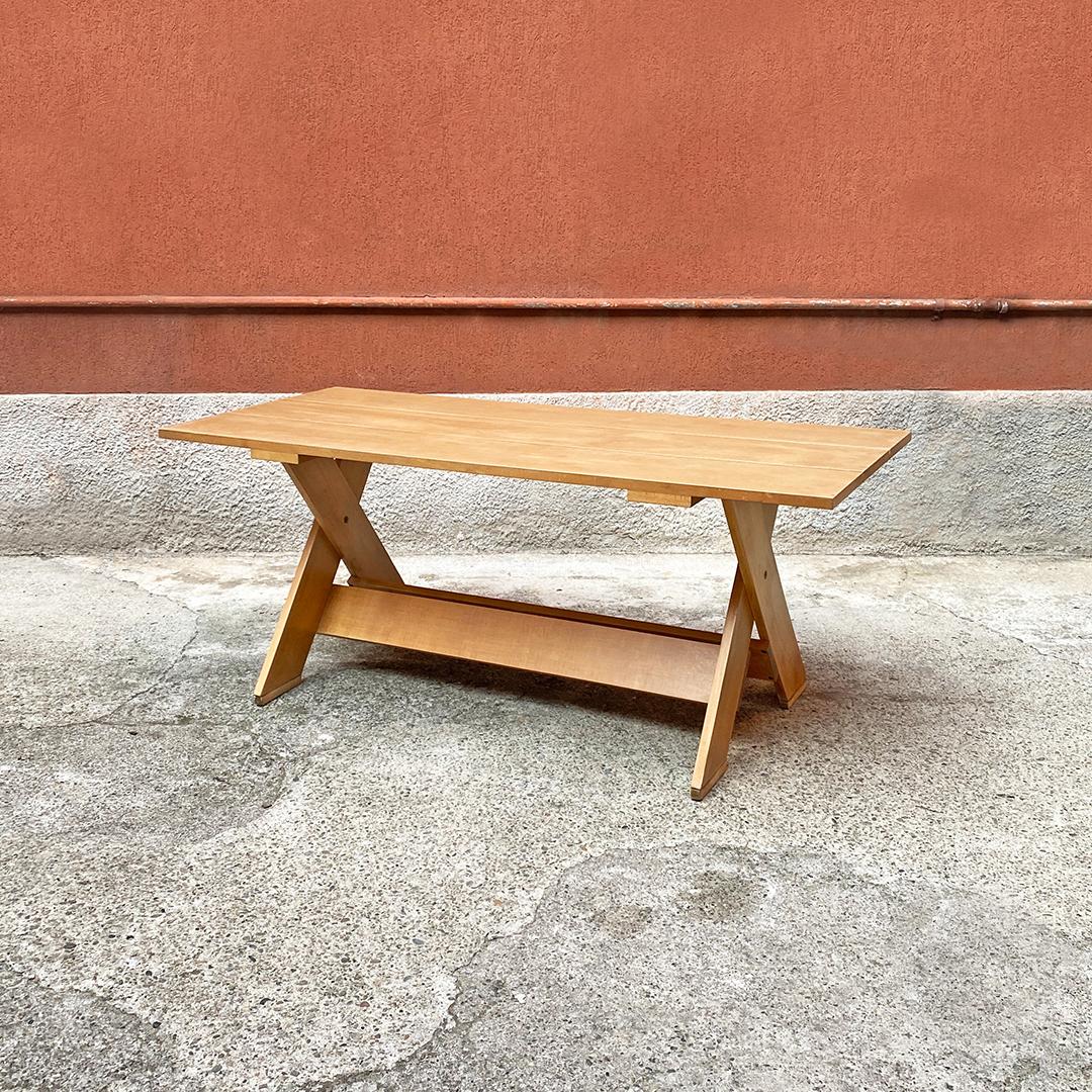 Italiano Tavolo Bauhaus italiano in legno massiccio di Gerrit Rietveld per Cassina, anni '80 in vendita