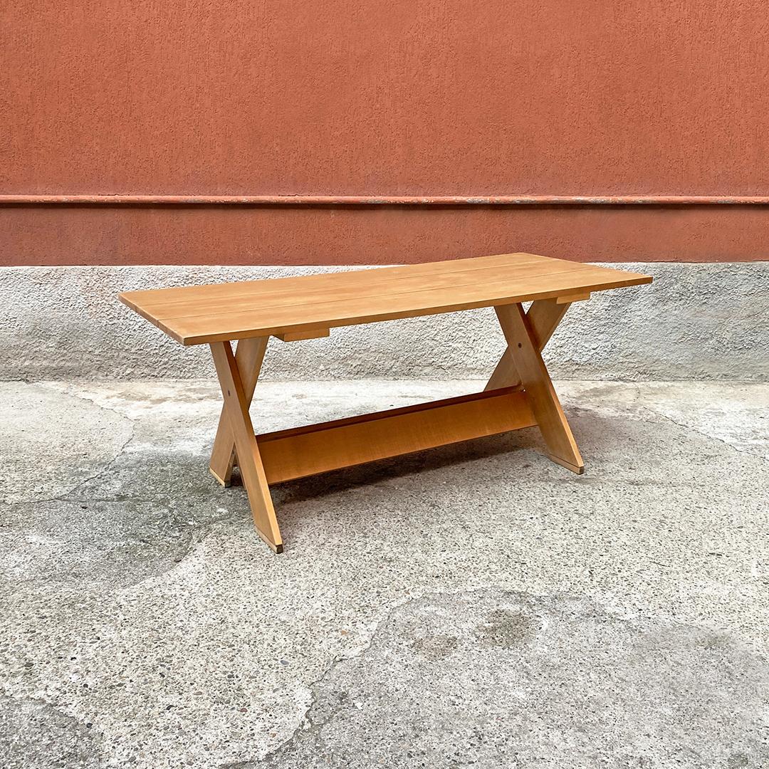 Late 20th Century Italian Bauhaus Solid Wood Crate Table by Gerrit Rietveld for Cassina, 1980s For Sale